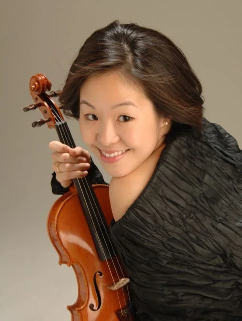Touring extensively as a solo, chamber, and orchestral player throughout Europe, Asia, and North America, violinist Asako Takeuchi has performed with ensembles such as the Wallfisch Band ( UK ), Collegium Musicum Den Haag (Netherlands), Den Haag Piano Quintet (Netherlands), The Bach Choir & Orchestra of the Netherlands, Arion Baroque Orchestra (Canada), and Handel & Haydn Society (USA). She has performed at numerous festivals, including Festival Oude Muziek Utrecht (Netherlands), Deutsches Mozartfest and Innsbruck Festival (Germany), Festival de Música Antigua de Barcelona (Spain), MUPA International Arts Festival (Thailand), Abbaye aux Dames (France), and Aston Magna Music Festival (USA). Discography includes recordings with The Wallfisch Band (soloist), Arion Baroque Orchestra, and The Bach Choir & Orchestra of the Netherlands. She has given workshops at Burapha University (Thailand), and holds degrees from the Royal Conservatory in the Hague (Netherlands), University of Southern California, and Berklee College of Music.
