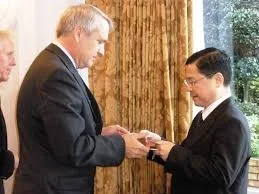 Business Card Etiquette China and Japan