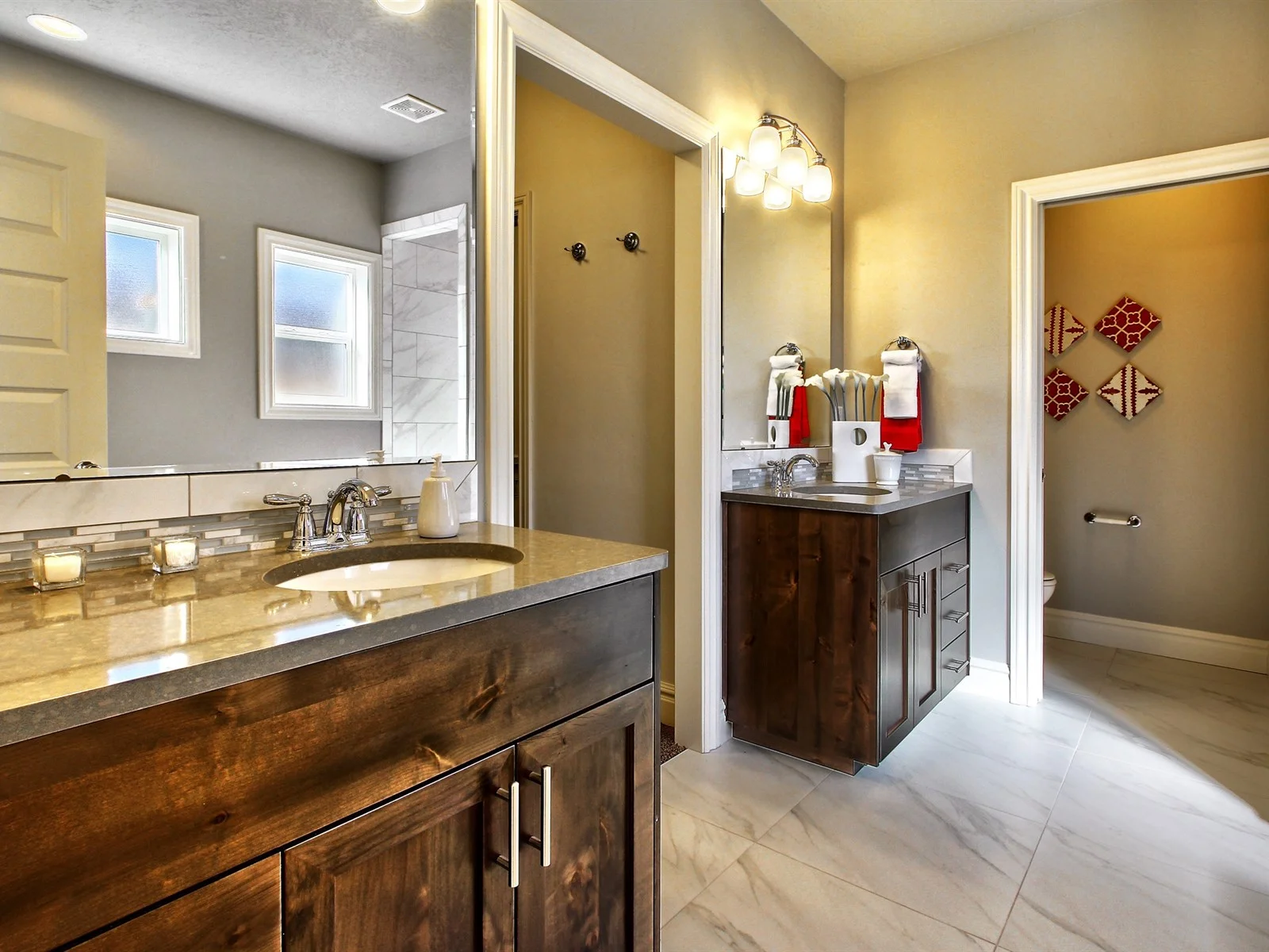 018_Master Bathroom.jpg