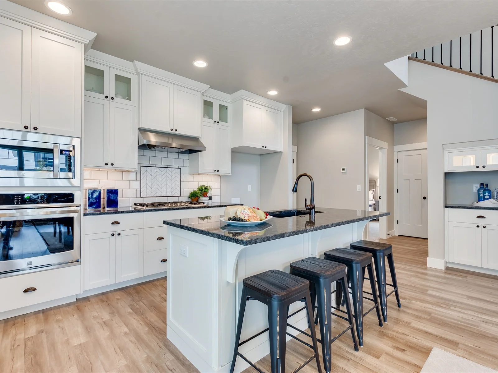 012_Kitchen.jpg