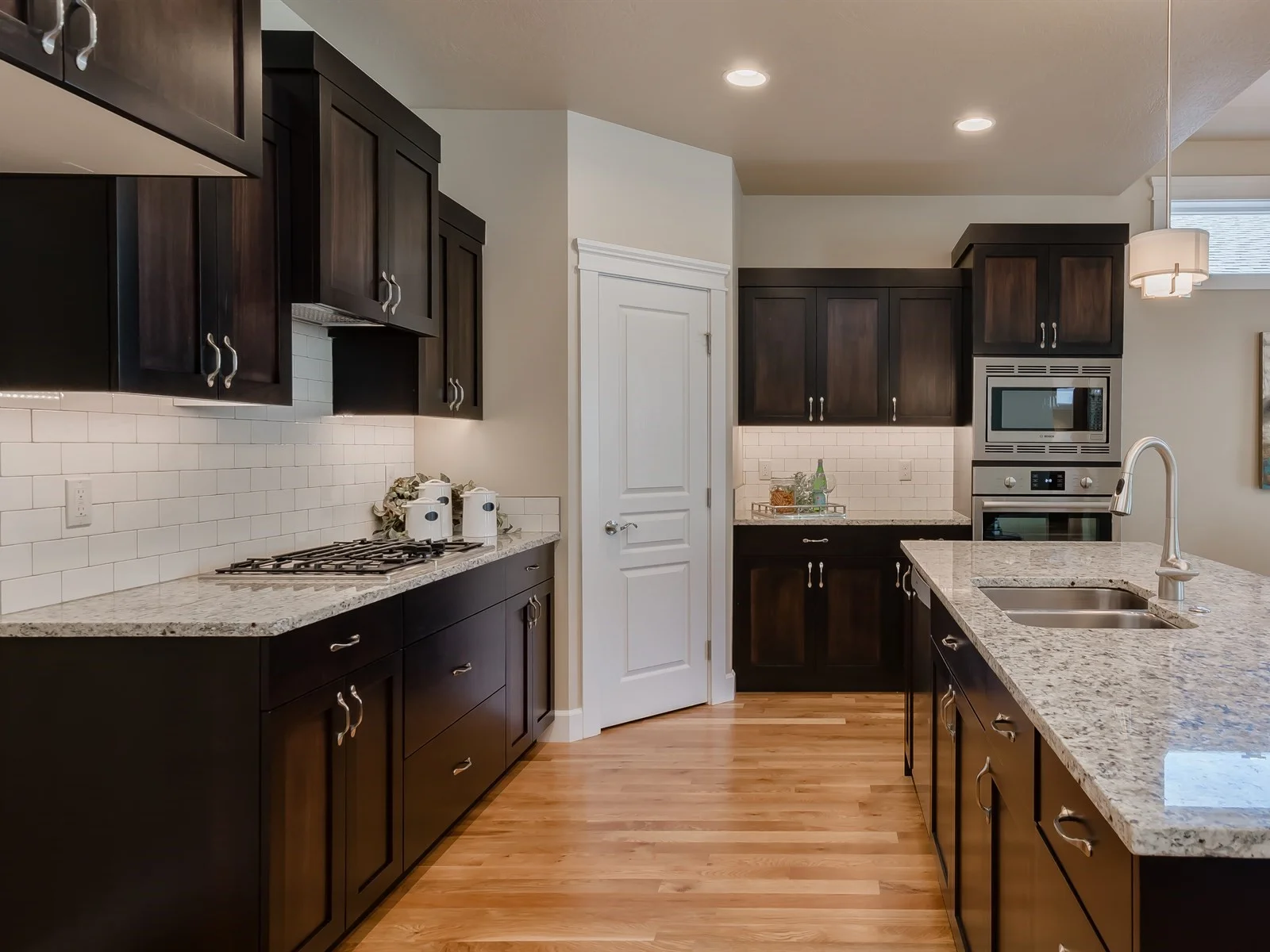 017_Kitchen.jpg