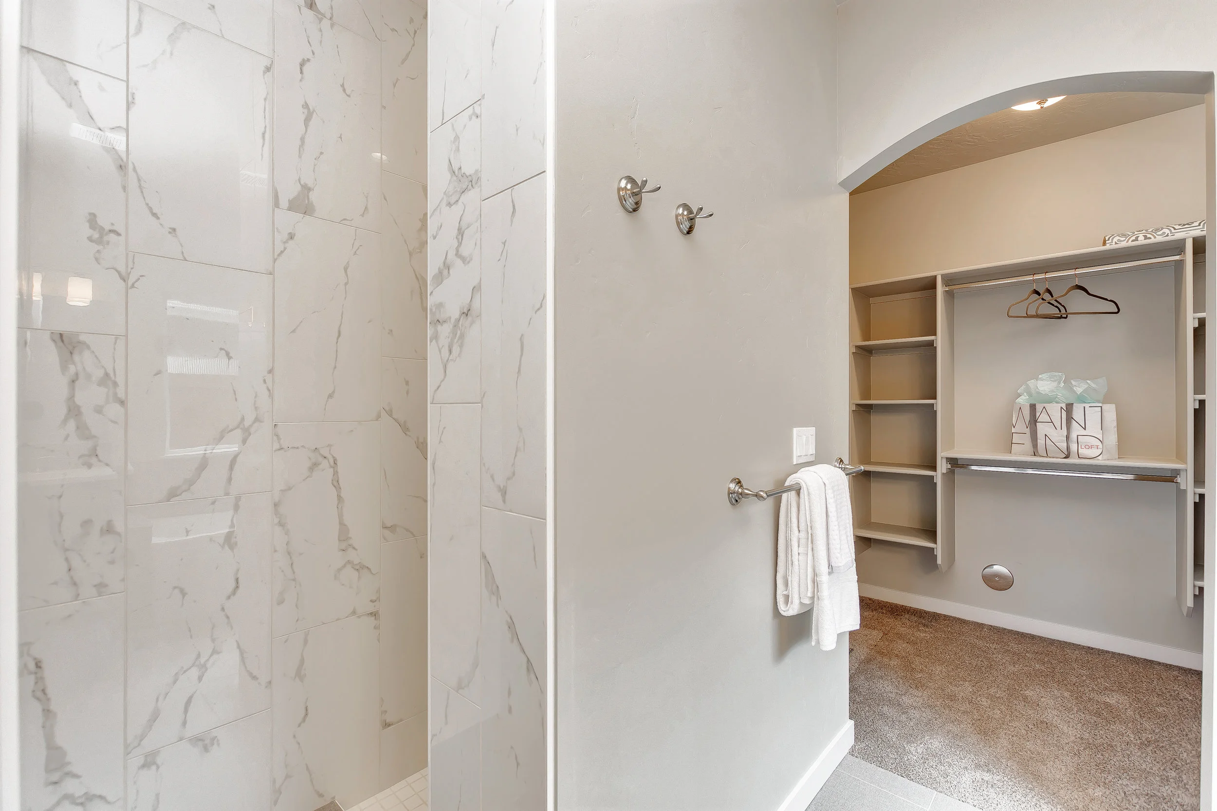 22-Master_Shower_to_Closet.jpg