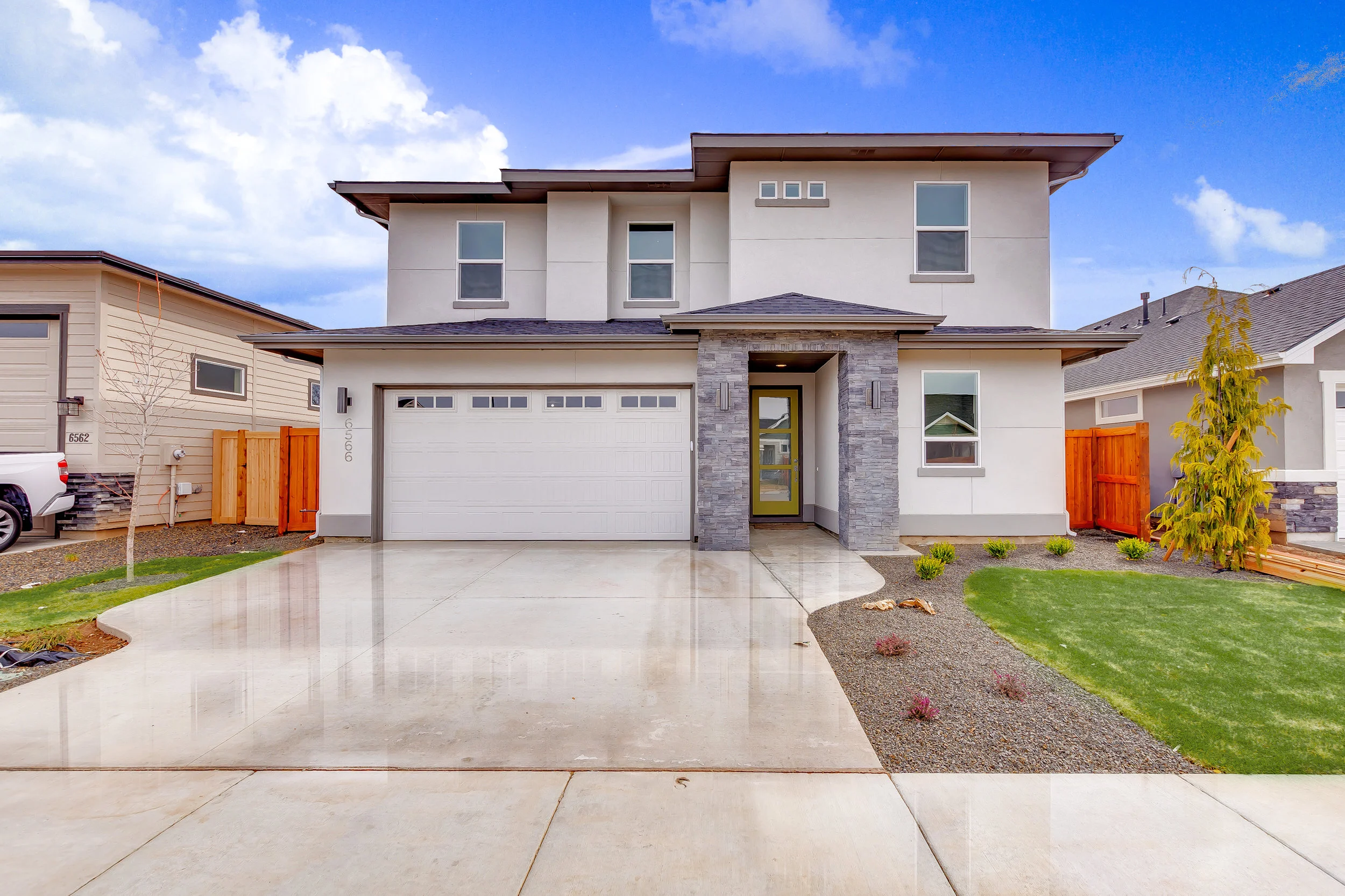 01-Front_of_Home.jpg