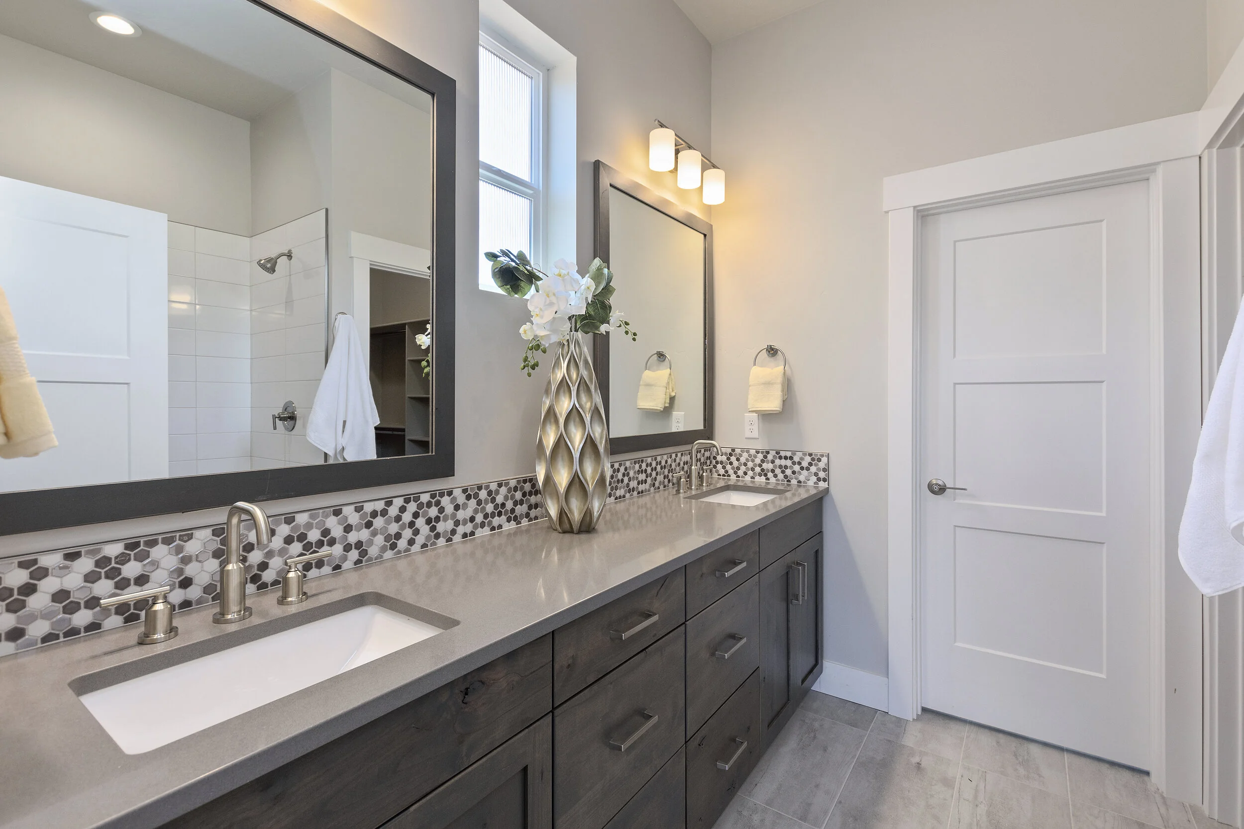 27-Master Bathroom.jpg