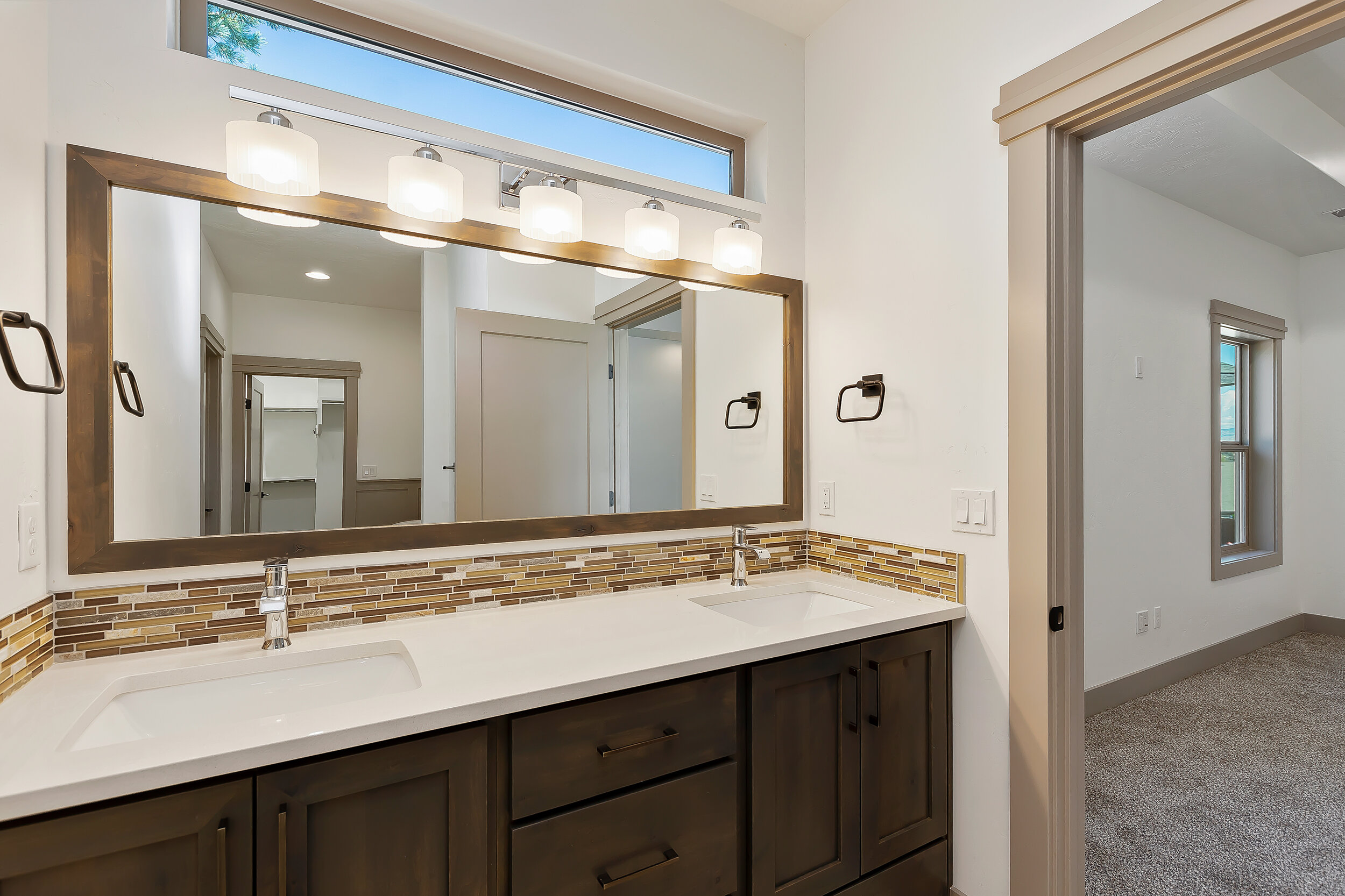 33-Master Bathroom.jpg