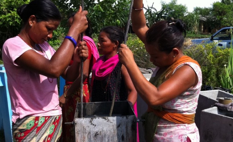 Women learning to make BSFs. ( Source: ENPHO).
