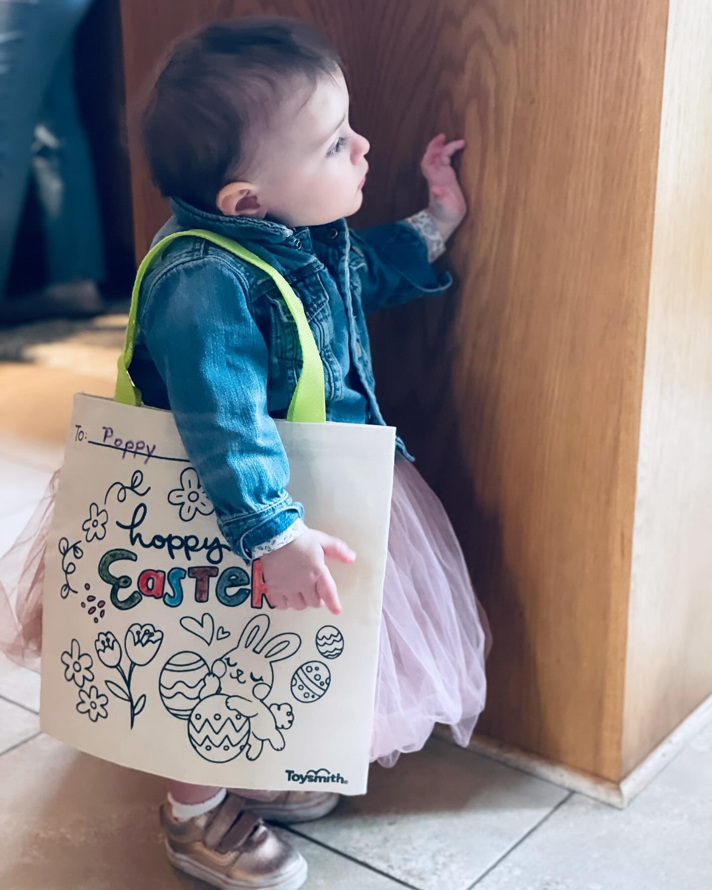 I&rsquo;ve been patiently wondering when Poppy would walk on her own for months. She knows between 60-70 words at 17 months but she wasn&rsquo;t ready to walk yet. She wanted to hold on to a table, the wall or one of my fingers for support. Then last