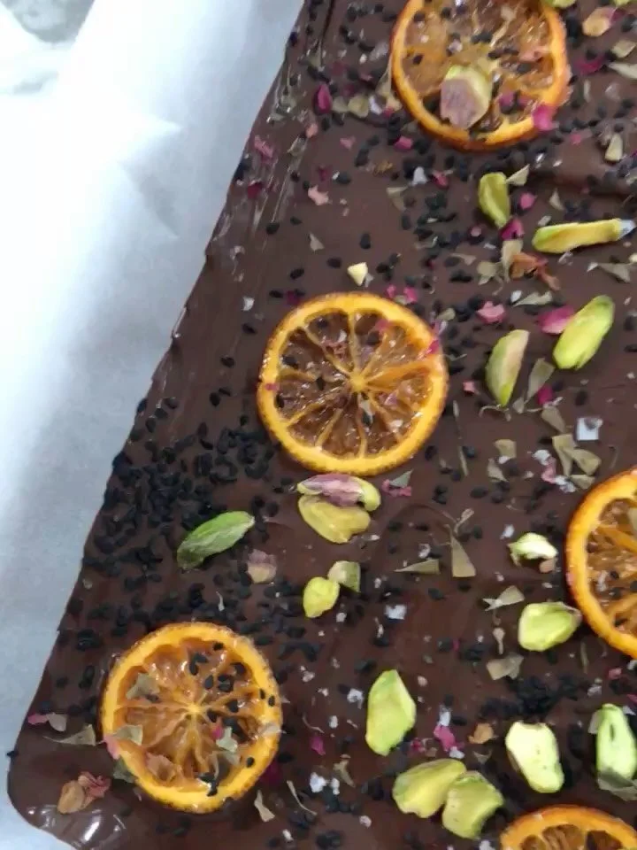 Everyone asked for this recipe- so I&rsquo;m sharing it this week in my newsletter. 

Your Kiddos will love making these too 🩶 (see slide 2) 

Moody Dark Chocolate Bark

Dark chocolate, pistachio, dark cherry, chia, toasted quinoa, and rose petals.
