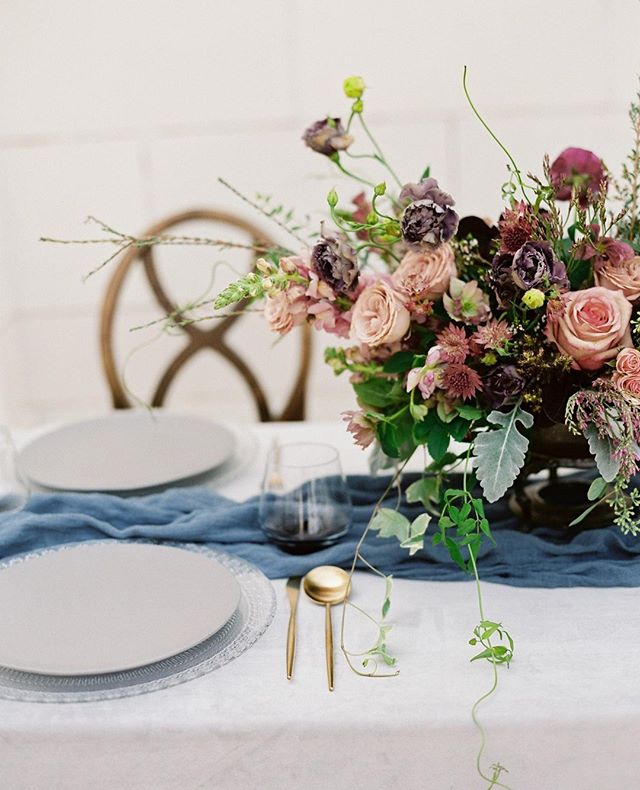 A little color, the right flatware, and some drop dead gorgeous flowers can really make all the difference.
.
.
.
photo credit: @carriekingphotographer
#design #rockymountainbride #mountainwedding #coloradobride #weddinginspo #denverwedding #vailwedding #futuremrs #mountainbride #fineartwedding #revelandbloom #thatsdarling #weddingflowers #soloverly #stylemepretty #telluridewedding #coloradoweddings #coloradoweddingplanner #heywildweddings #belovedstories #bride #denverweddingplanner #instawedding #denverwedding #weddingstyle #engaged #luxurywedding #freespiritedbrides #realwedding #makemoments