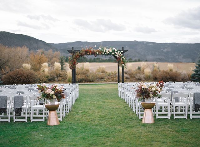 Colorado's natural beauty makes for some of the best ceremony backdrops we've ever seen.
.
.
.
photo credit: @alpandisle
#design #ido #rockymountainbride #mountainwedding #coloradobride #theknot #weddinginspo #luxurywedding #denverwedding #vailwedding #soloverly #mountainbride #destinationwedding #fineartwedding #revelandbloom #thatsdarling #loveauthentic #stylemepretty #aspenwedding #coloradoweddings #coloradoweddingplanner #heywildweddings #elopement #bride #futuremrs #weddinggoals #denverweddingplanner #instawedding #denverwedding #naturelovers