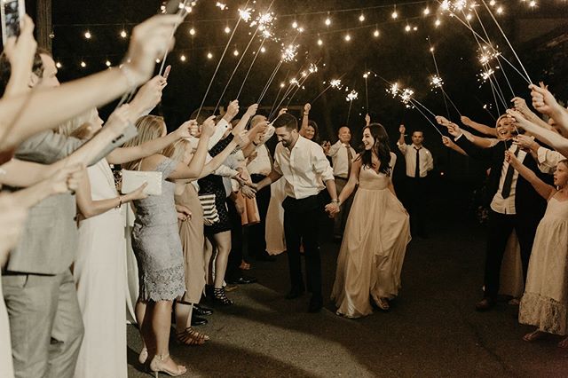 Heading into the weekend like...
.
.
.
photo credit: @lindseyboluyt
#rockymountainbride #mountainwedding #coloradobride #theknot #weddinginspo #denverwedding #vailwedding #junebugweddings #mountainbride #telluridewedding #fineartwedding #revelandbloom #thatsdarling #dreamwedding #loveauthentic #stylemepretty #aspenwedding #coloradoweddings #coloradoweddingplanner #heywildweddings #belovedstories #bride #bridetobe #weddinggoals #denverweddingplanner #instawedding #denverwedding #weddingstyle #engaged #luxurywedding