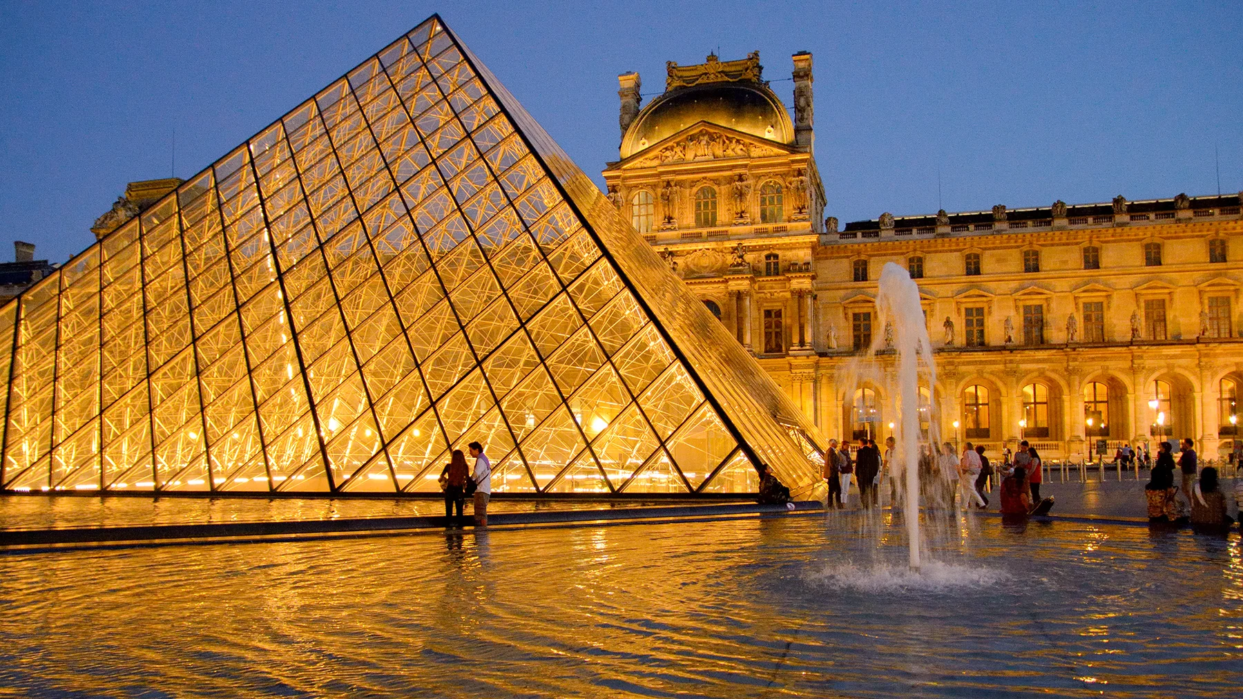 Pyramide du Louvre by architect I.M. Pei