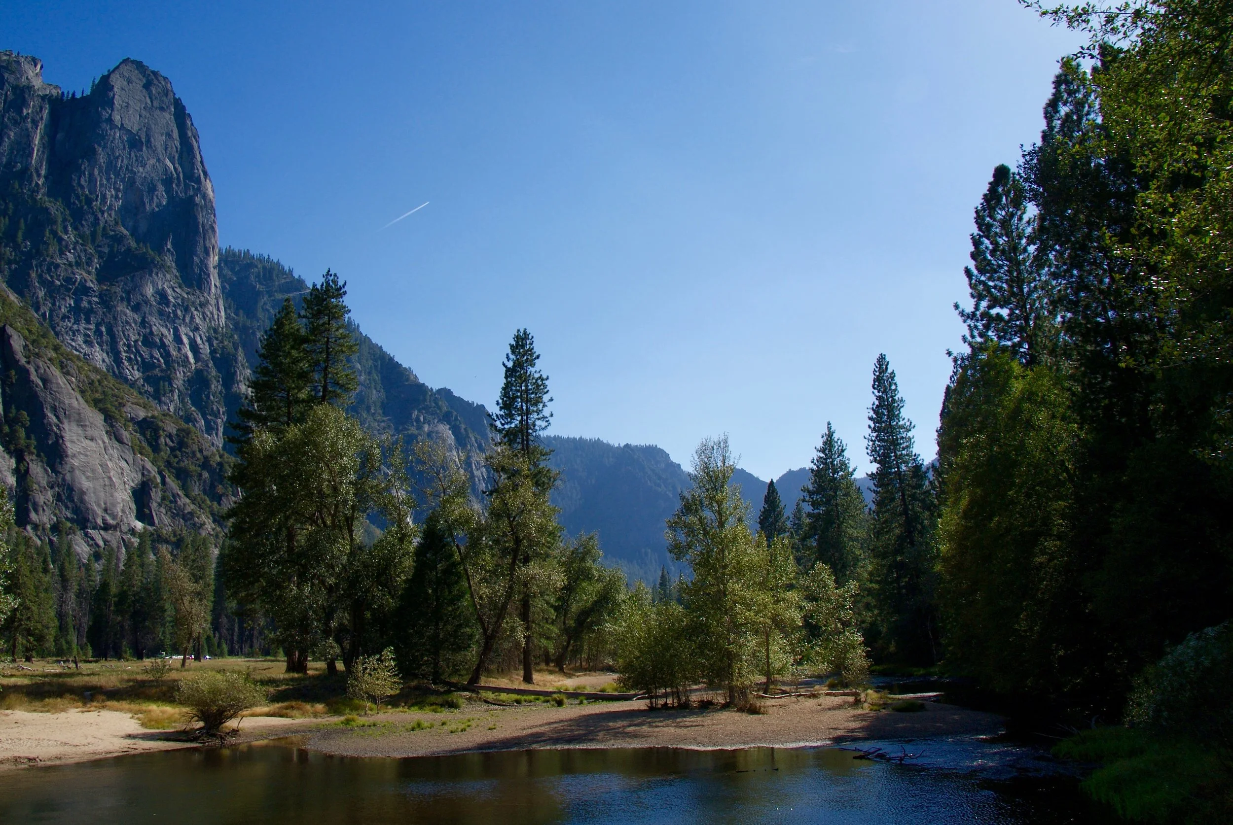 The Cook's Meadow trail reaches the Merced River in two locations before crossing Northside Drive to continue Lower Yosemite Falls. If crowds are bothersome at the falls, there are many other sights in this area to enjoy. Don't miss the Yosemite Valley Chapel, built in 1879, or the Ansel Adams Gallery next to the visitors center.