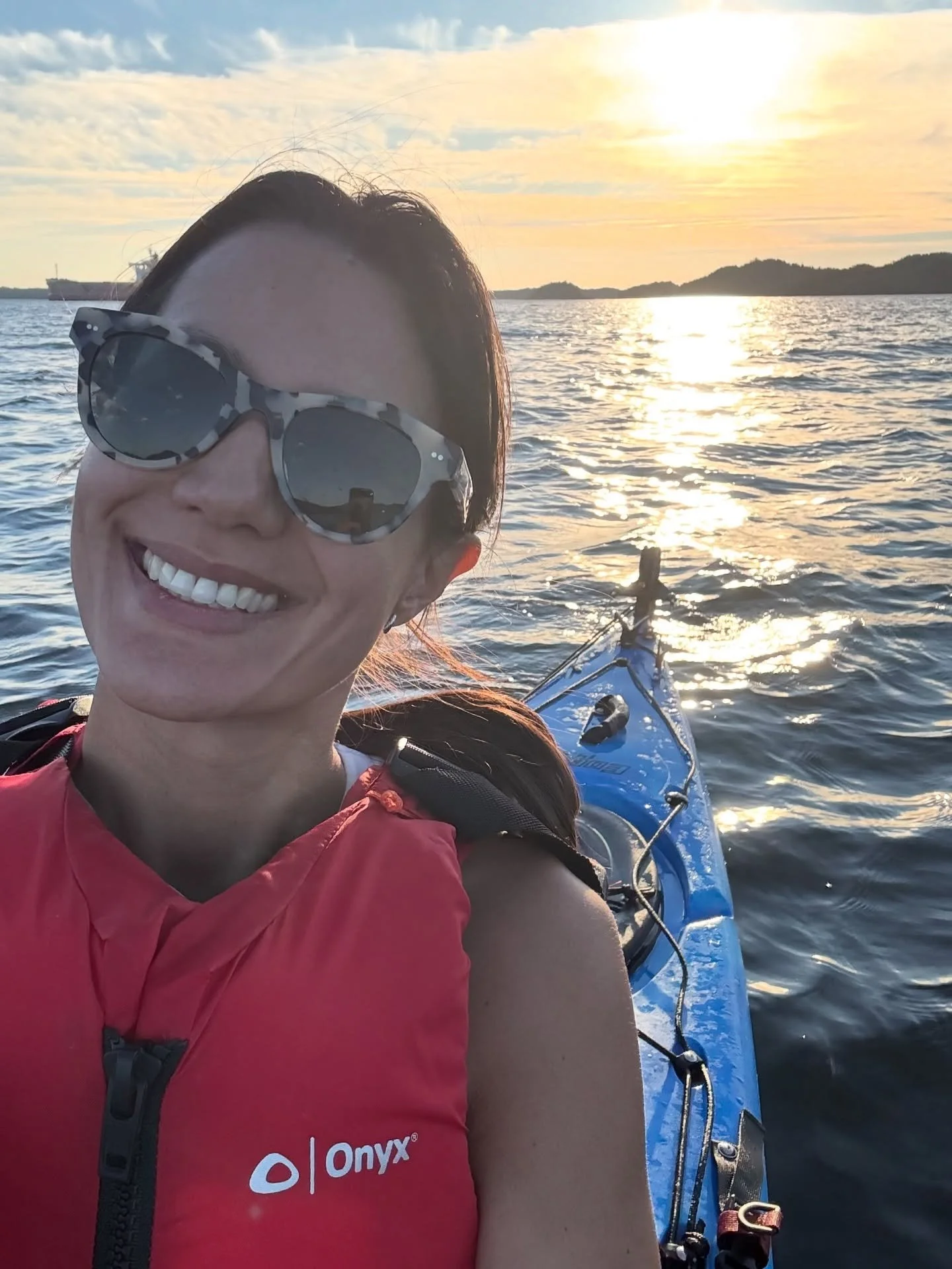 Another brilliant day to be outside meant hopping into a kayak to do more exploring and inspiration gathering amidst salt spray, sea swells, and open skies🛶

I also managed to squeeze in another plein air watercolour painting from my kayak/ floating