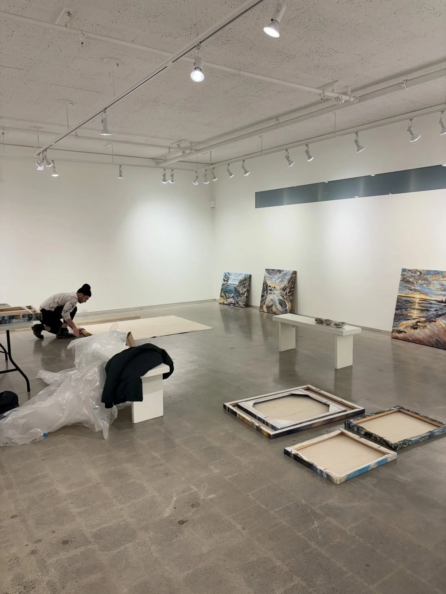 And that&rsquo;s a wrap of my 3 week solo exhibition Eternal Horizons @gpagart💙It&rsquo;s amazing how quickly three weeks goes by!  Taking a show down is so bittersweet. It&rsquo;s wonderful to see artwork go to new homes or come back to the studio,