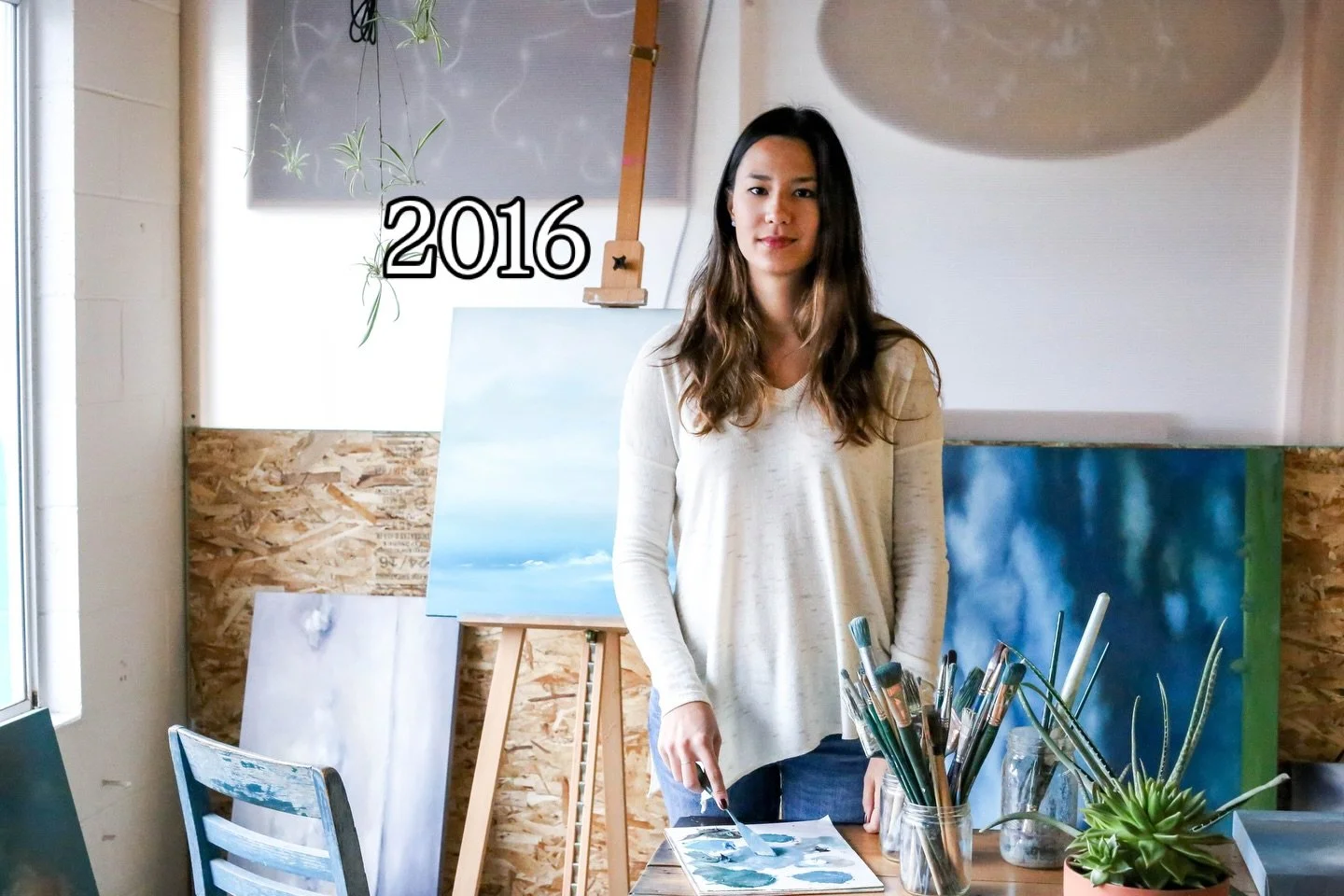 2016 was the year I got my very first (corner) of an art studio @makerlabs in Vancouver so that I could paint on weekends 👩&zwj;🎨 Some kind friends offered to share theirs with me and I happily accepted because I couldn&rsquo;t afford my own. Photo