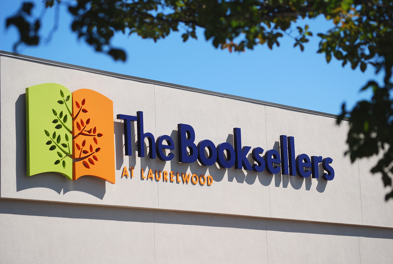  The Booksellers at Laurelwood exterior signage  Creative and design by Chuck Mitchell  Laurelwood Center Memphis, Tennessee  Sign fabrication and installation by Frank Balton Sign Company 