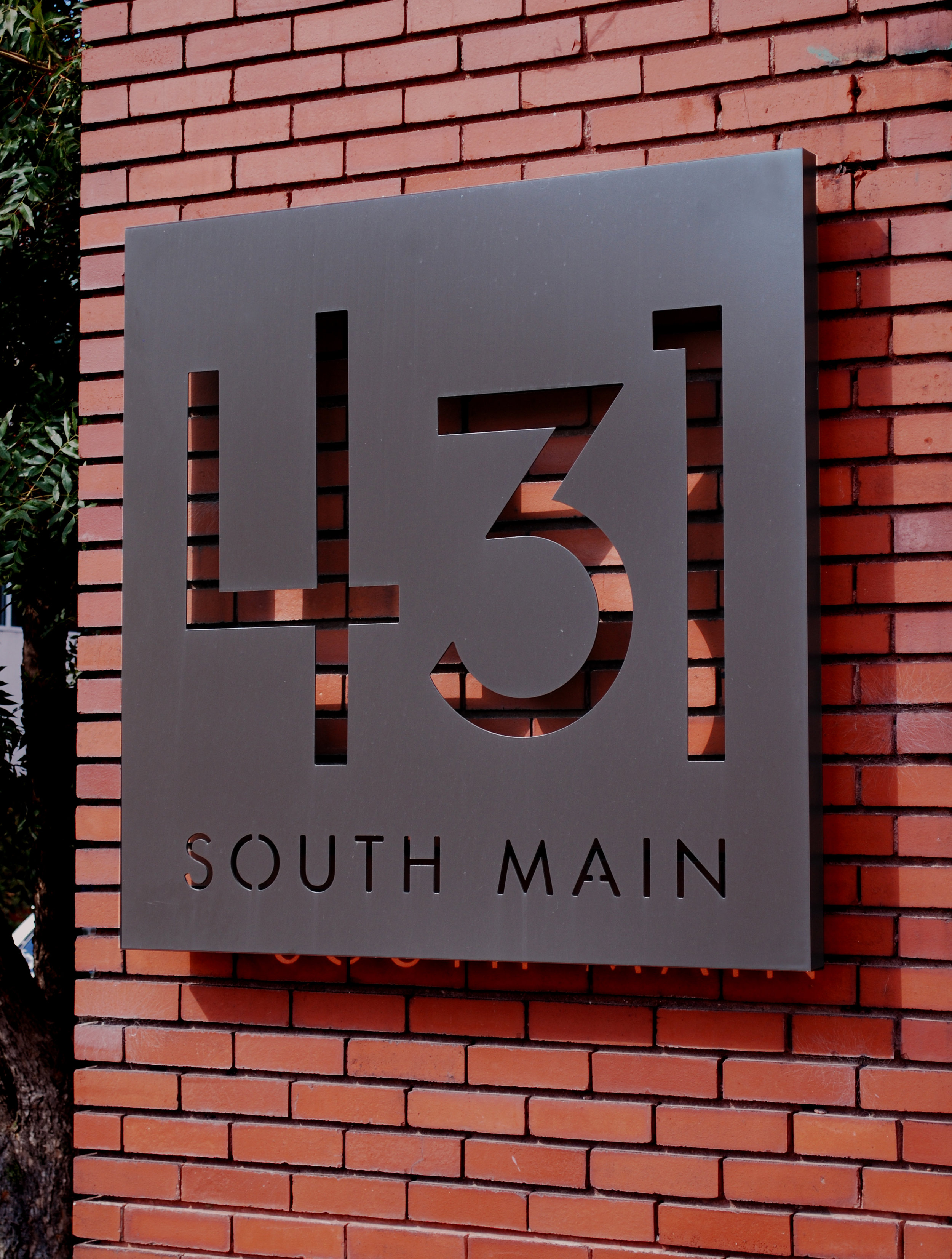  431 South Main building logo and signage  Branding creative and design by Chuck Mitchell  Sign fabrication and installation by Frank Balton Sign Company, Memphis, TN 