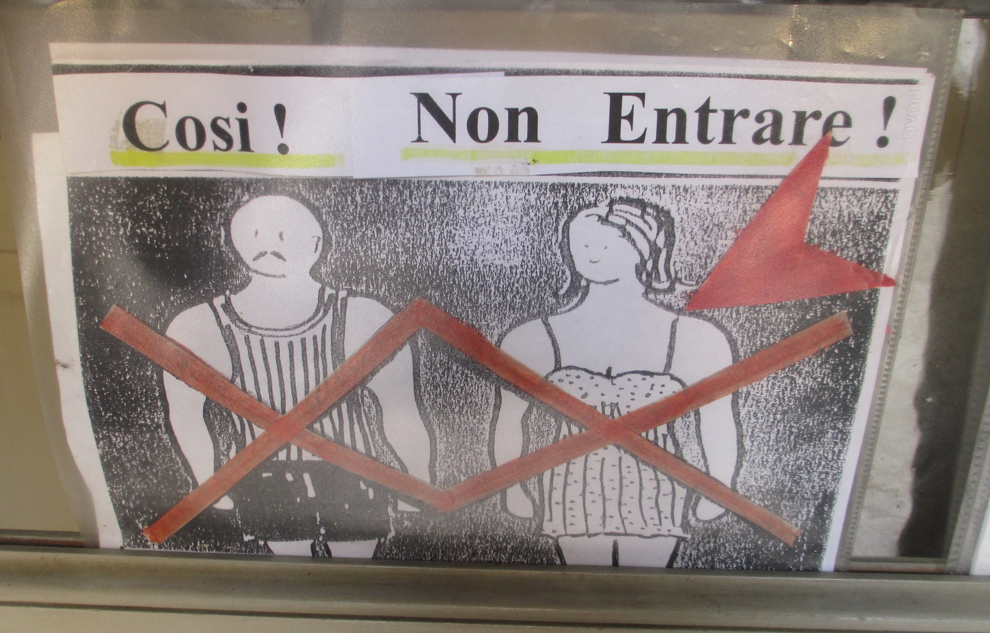 Etiquetteer observed this admonition against Sartorial Brevity at the Church of the Gesuiti in Venice in 2013.