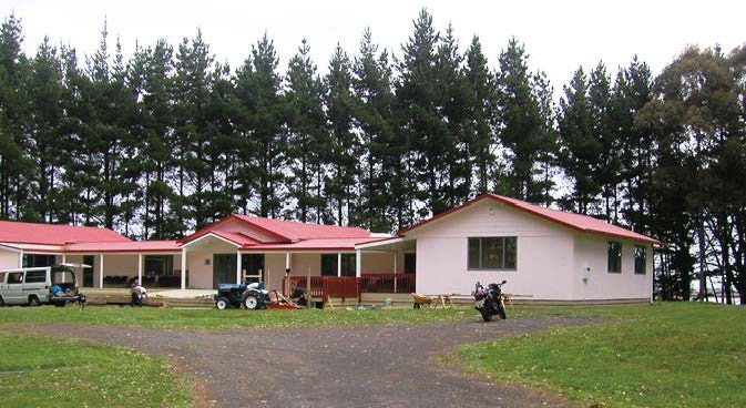 Pūkaki Marae Site with background trees.jpg