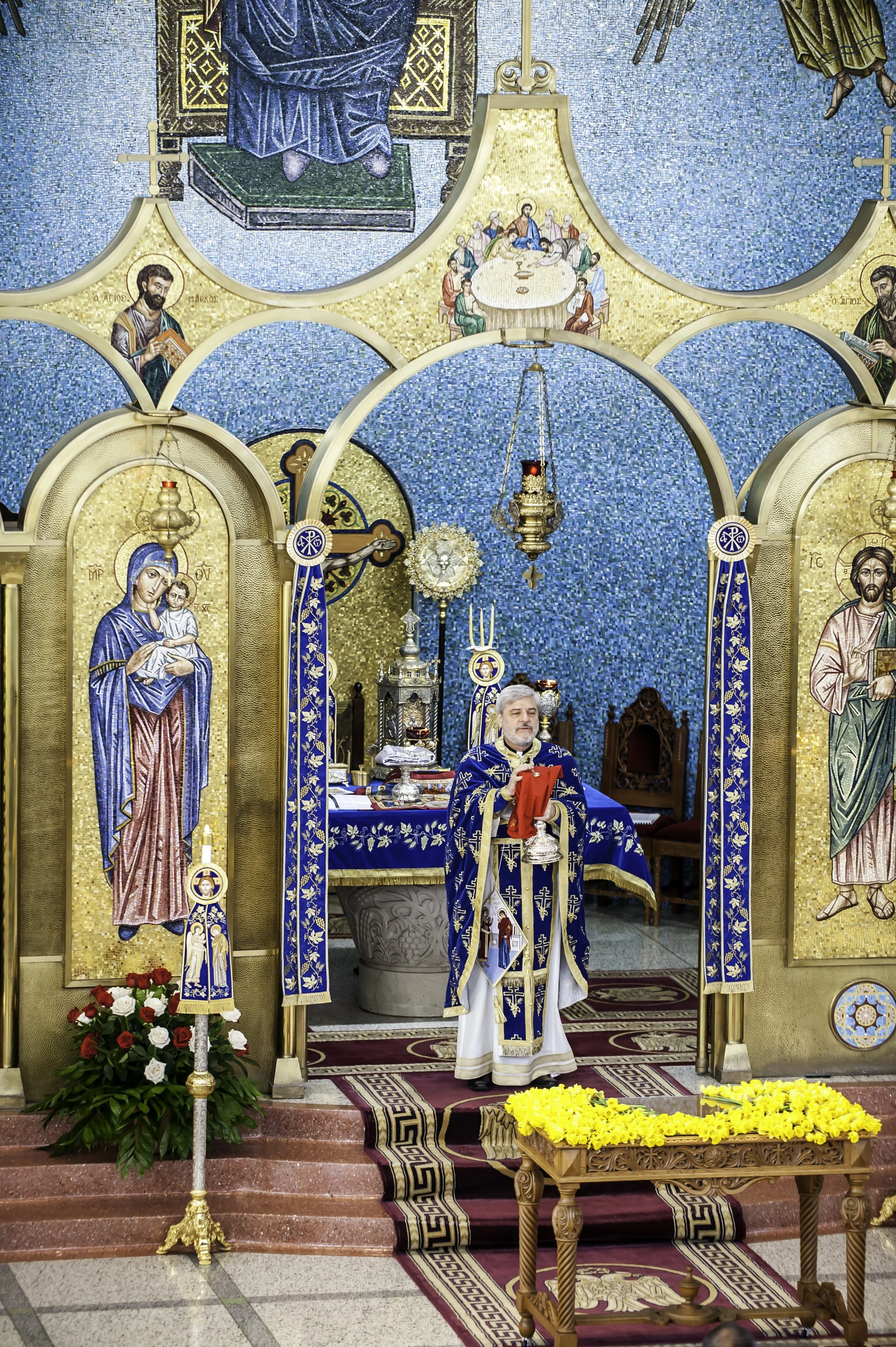 2022VenerationoftheHolyCross-113.JPG
