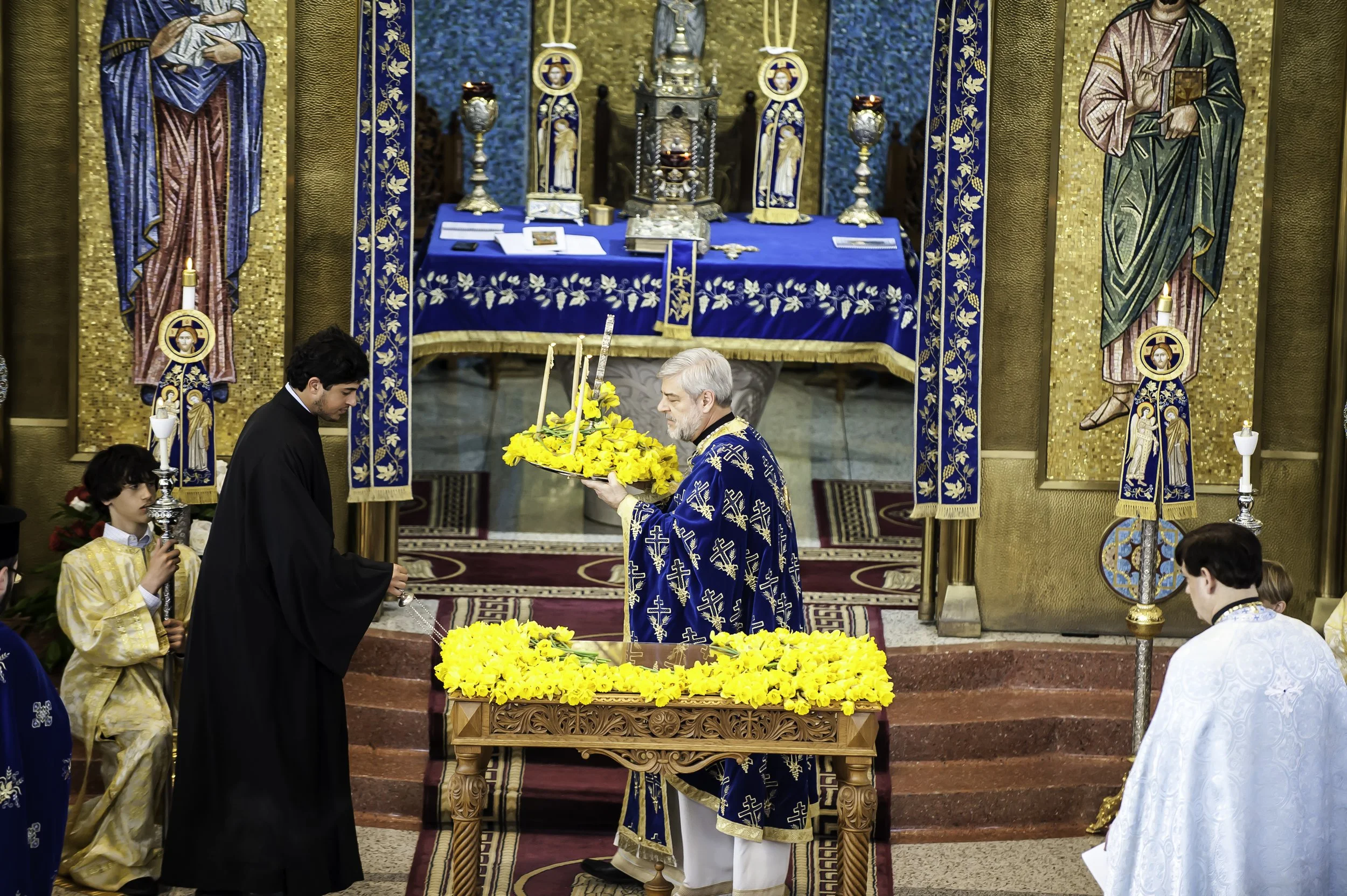 2022VenerationoftheHolyCross-189.JPG