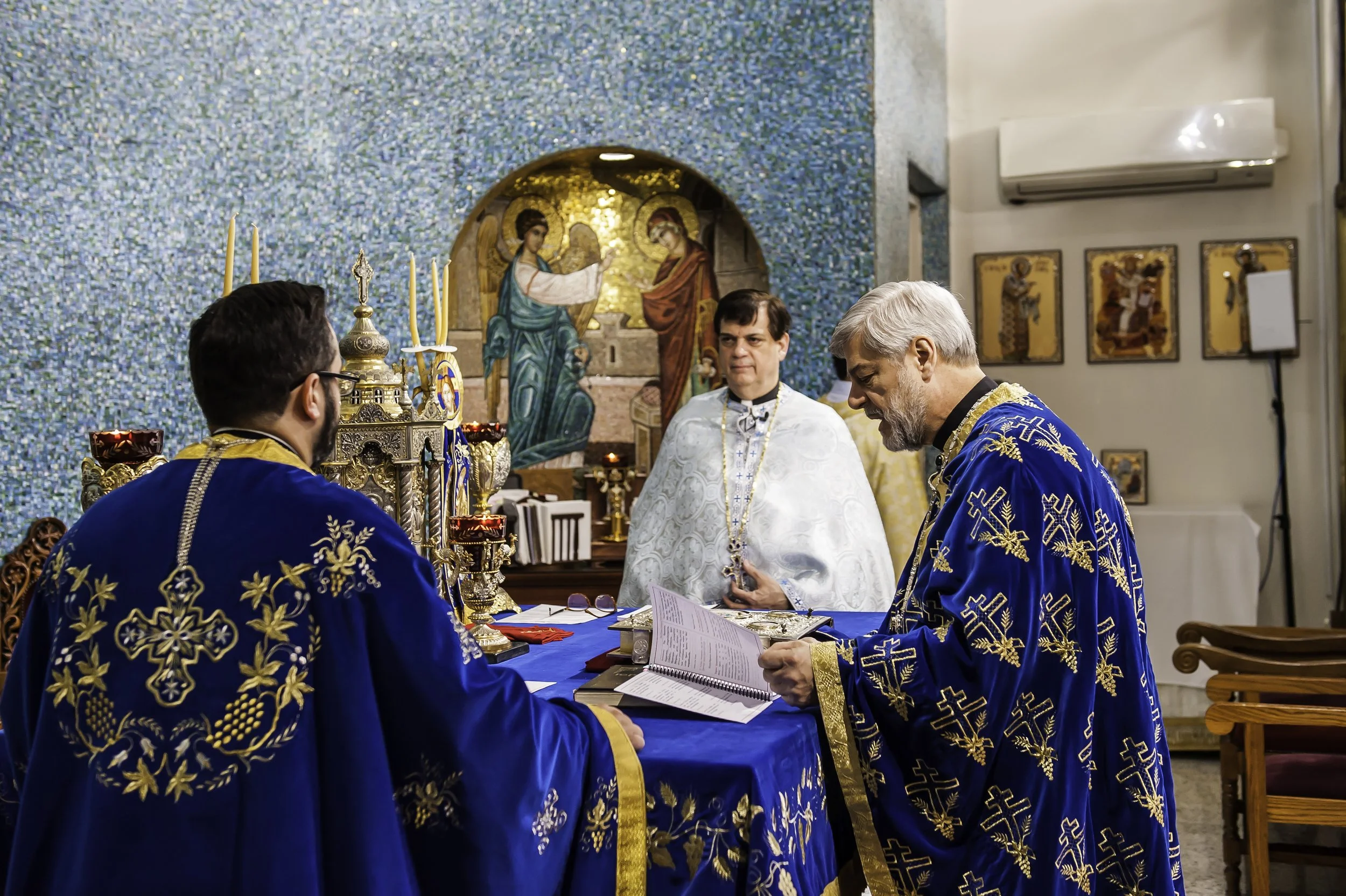 2022VenerationoftheHolyCross-277.JPG