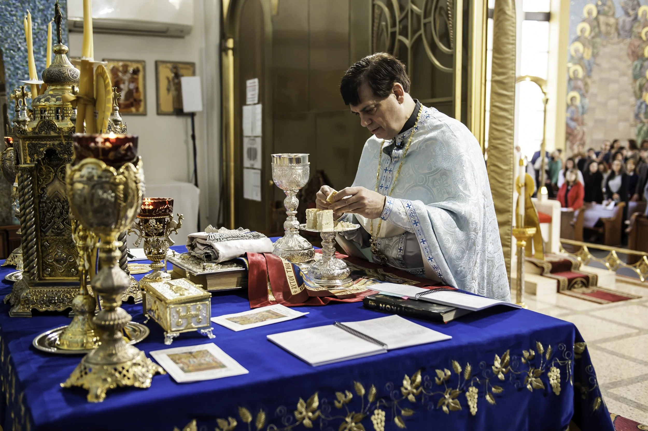 2022VenerationoftheHolyCross-350.JPG