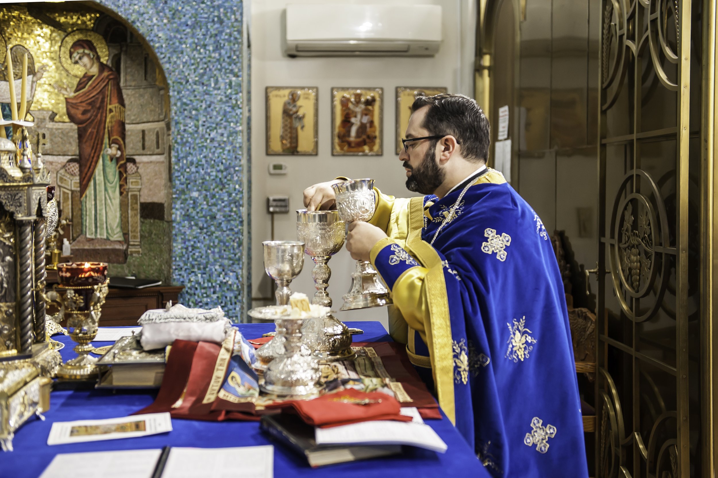 2022VenerationoftheHolyCross-372.JPG
