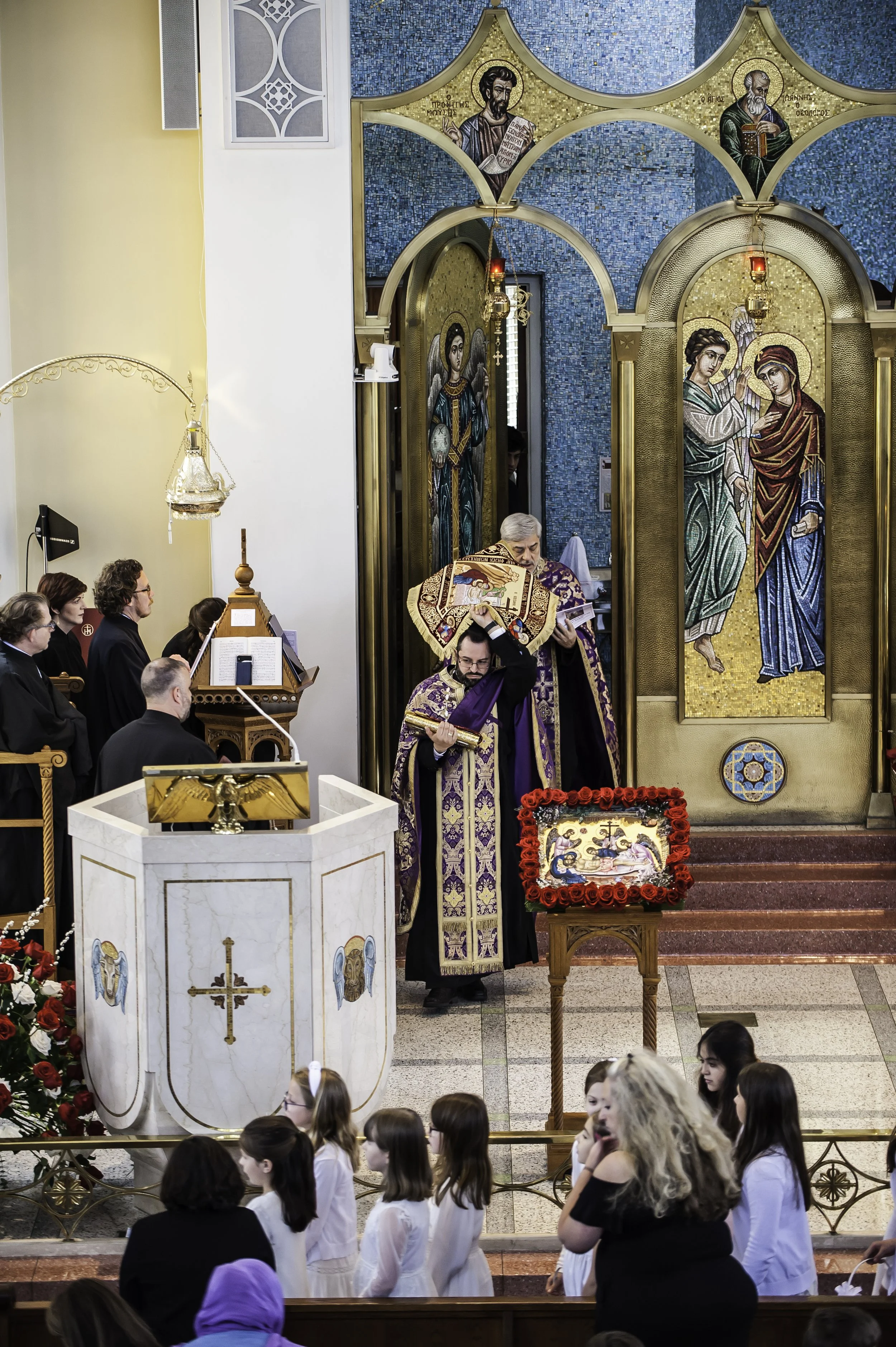 20220422Lamentations-Epitaphios Service-57.JPG