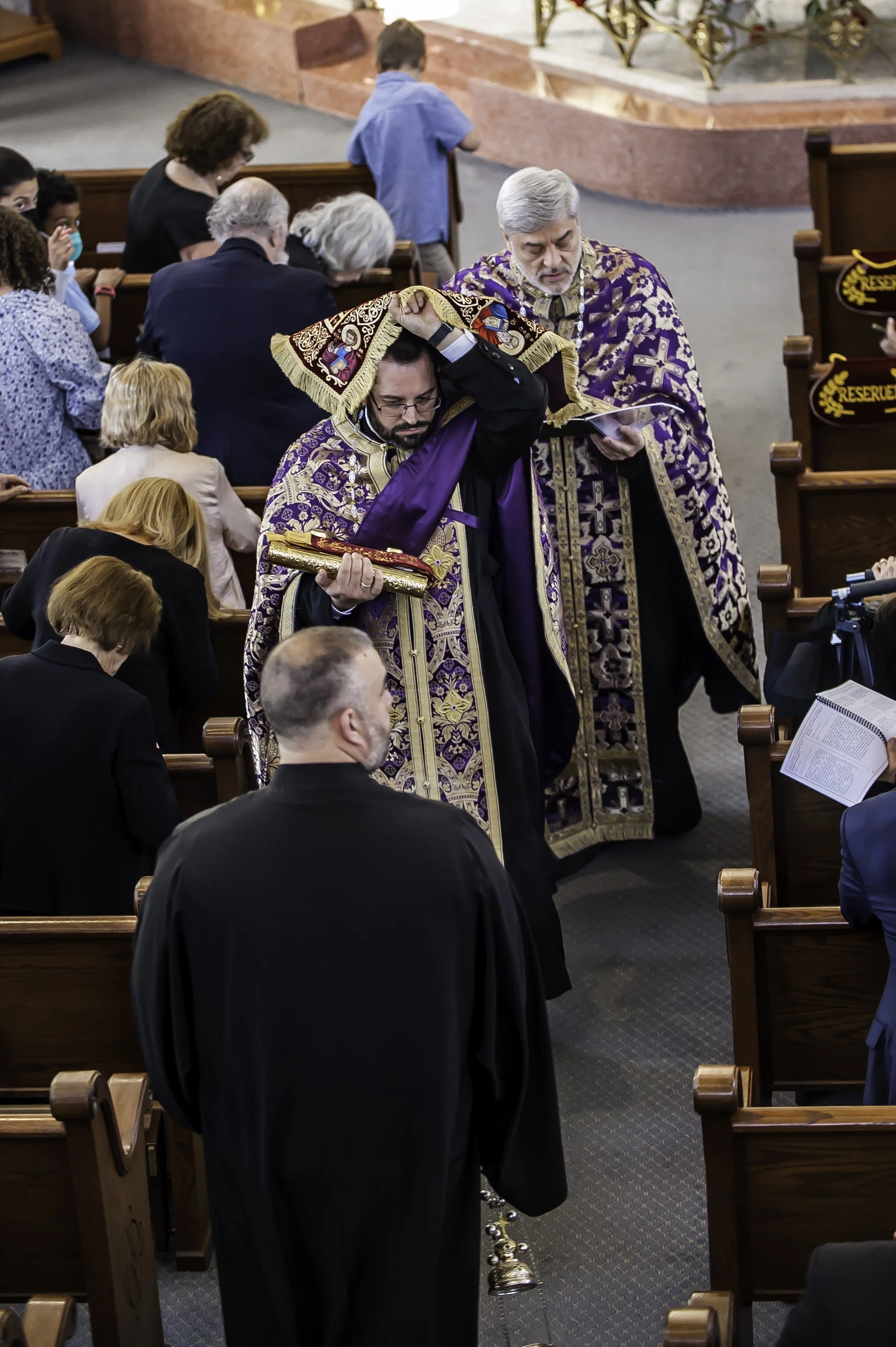 20220422Lamentations-Epitaphios Service-73.JPG