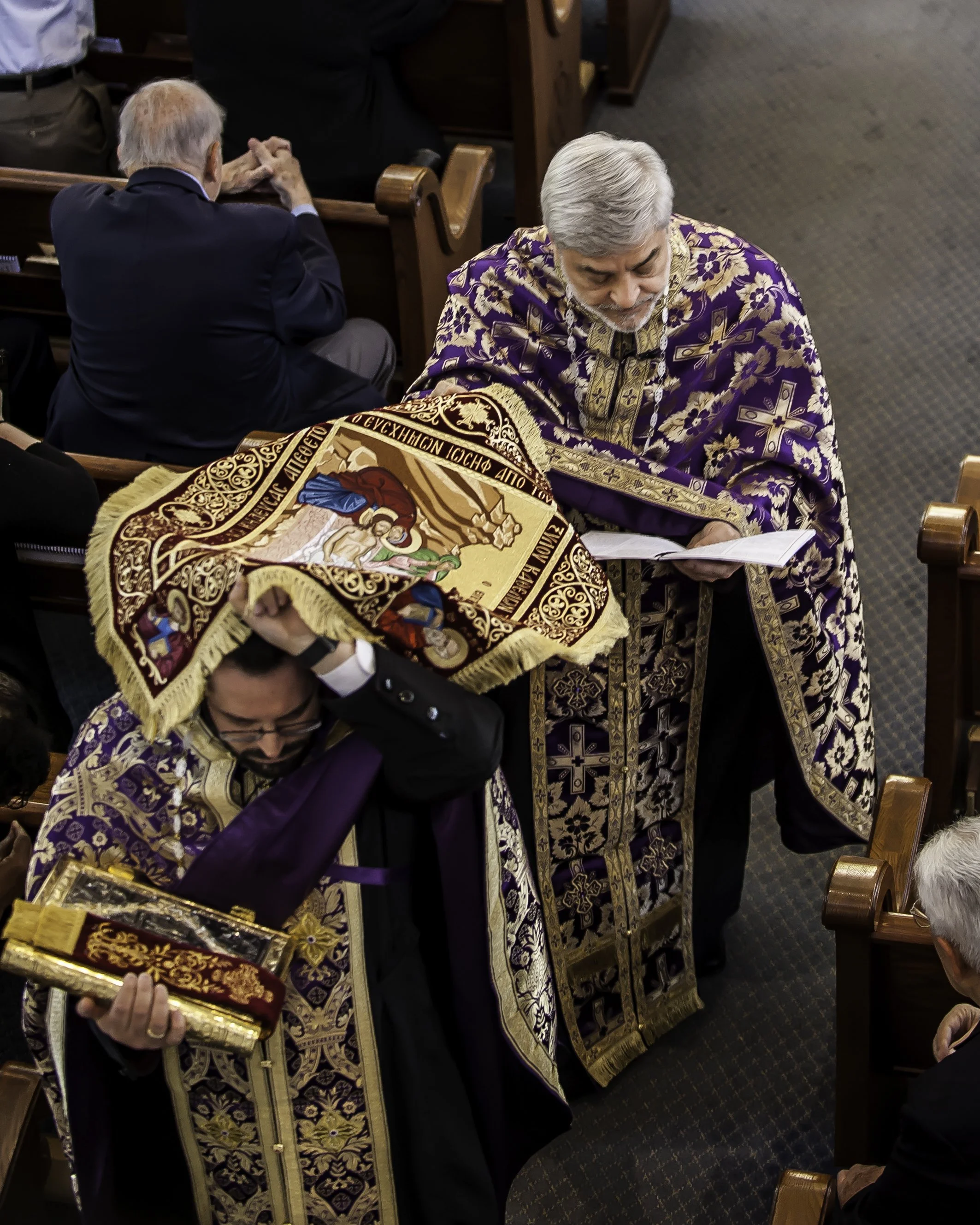 20220422Lamentations-Epitaphios Service-78.JPG