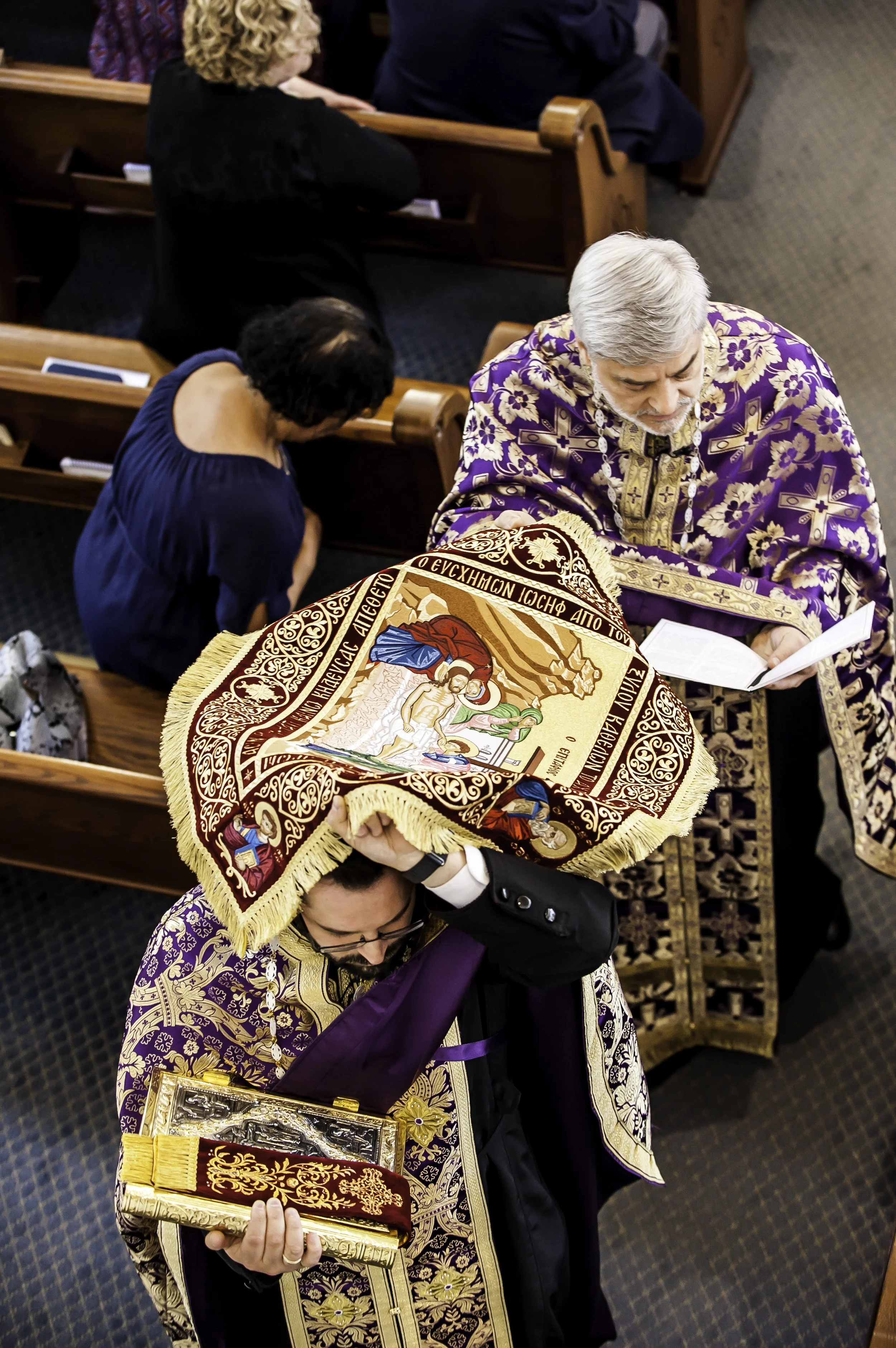 20220422Lamentations-Epitaphios Service-79.JPG