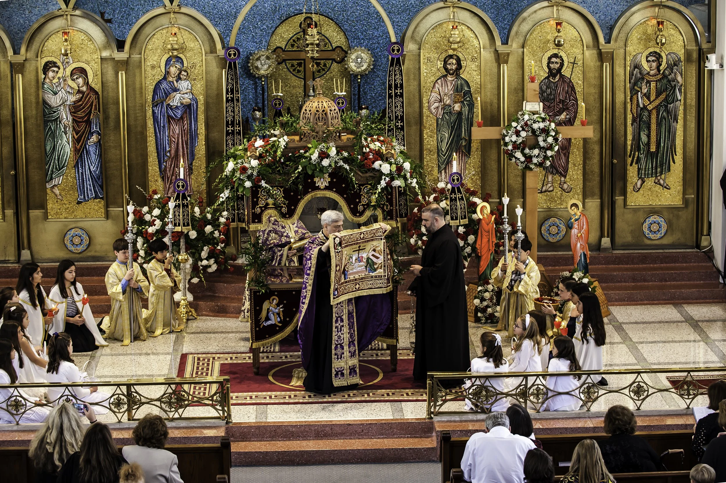 20220422Lamentations-Epitaphios Service-100.JPG