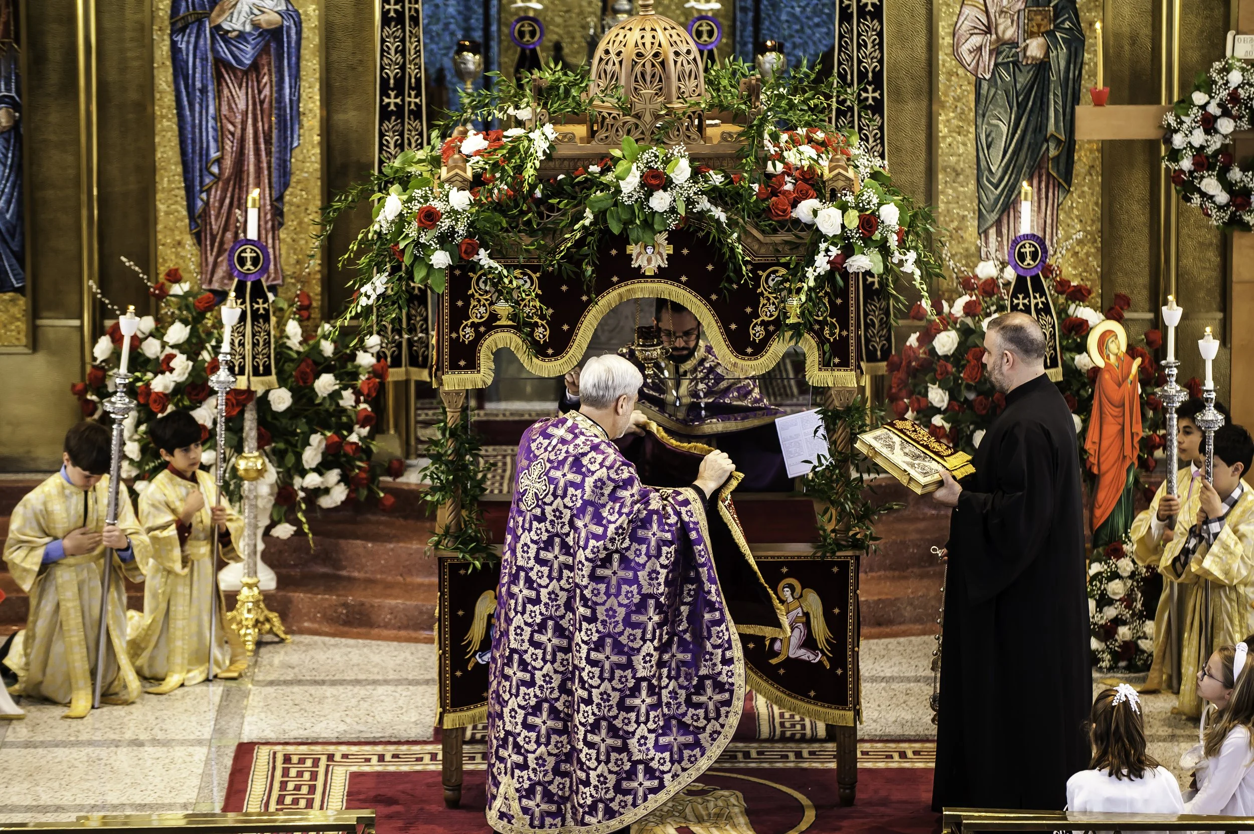 20220422Lamentations-Epitaphios Service-107.JPG