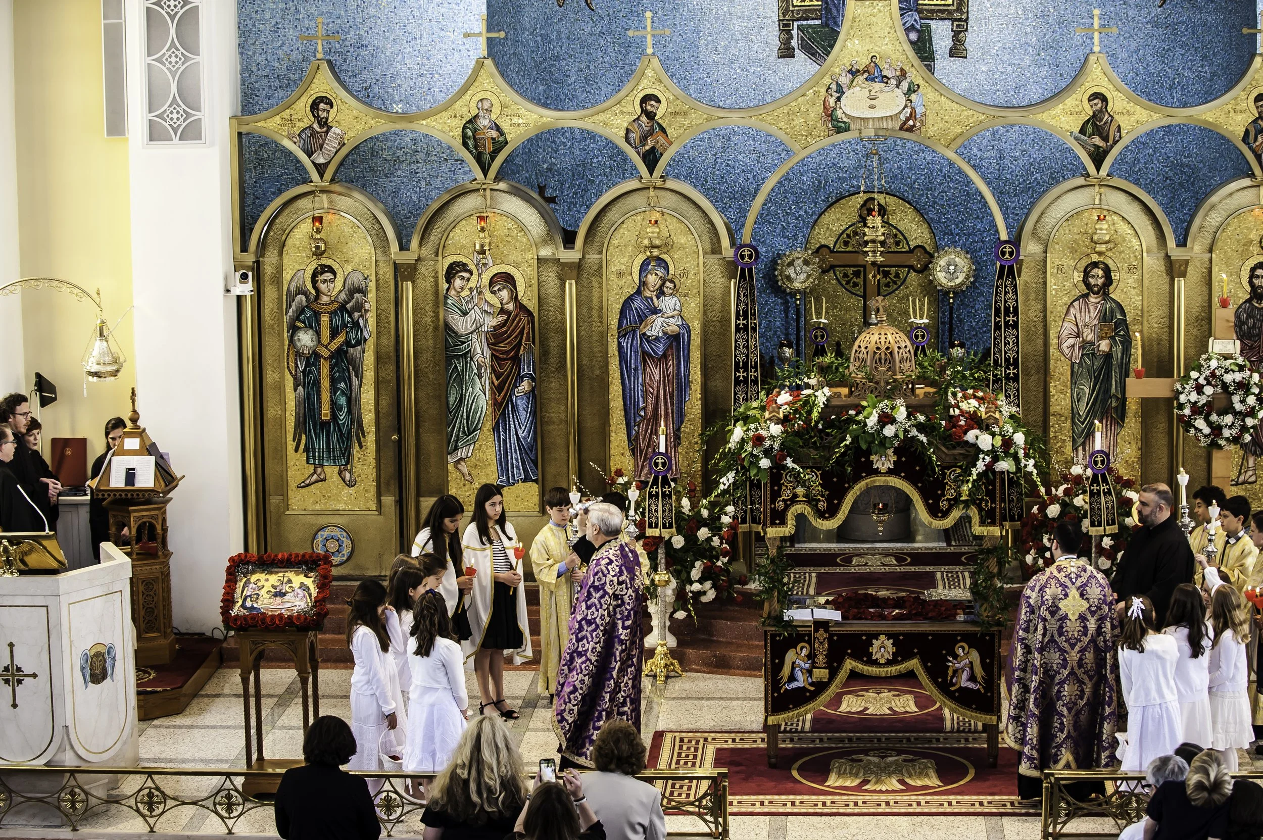 20220422Lamentations-Epitaphios Service-133.JPG