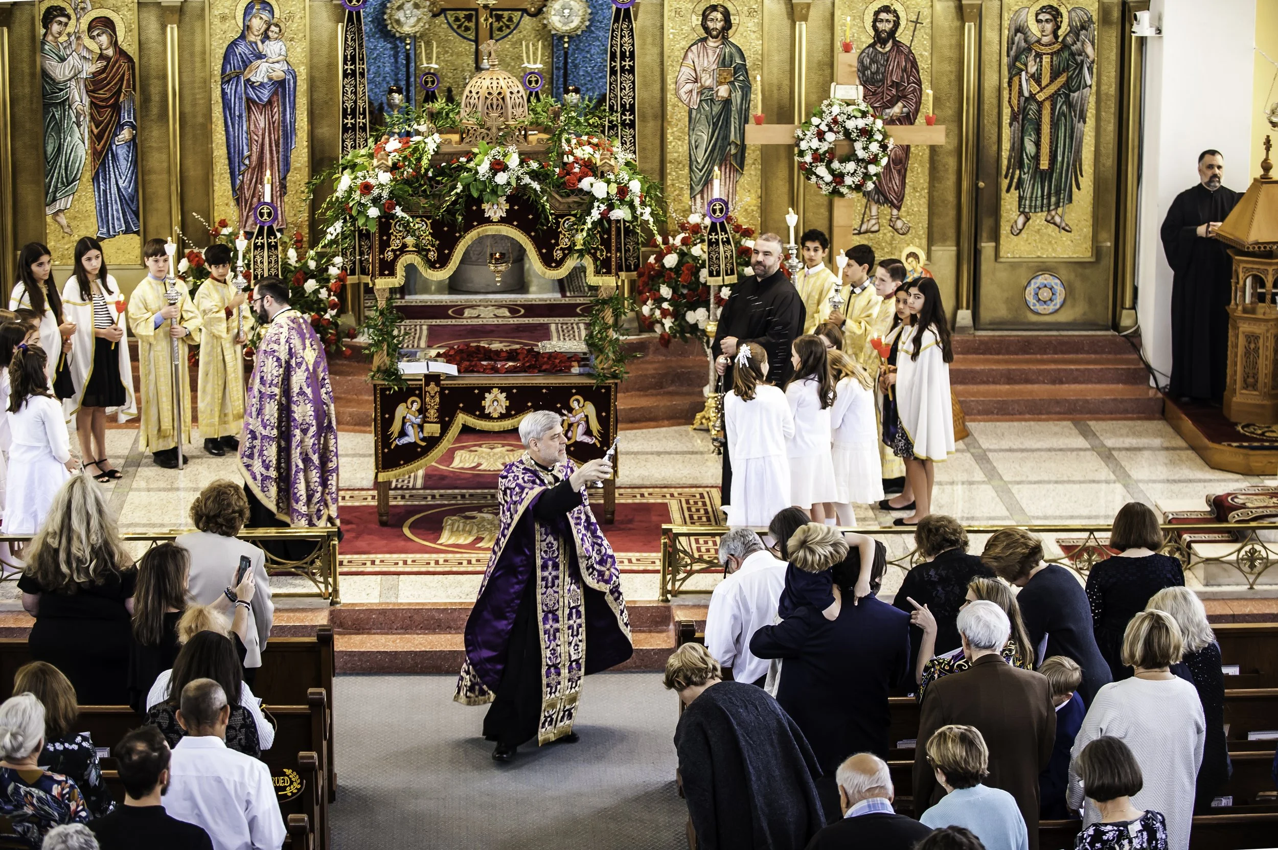 20220422Lamentations-Epitaphios Service-137.JPG