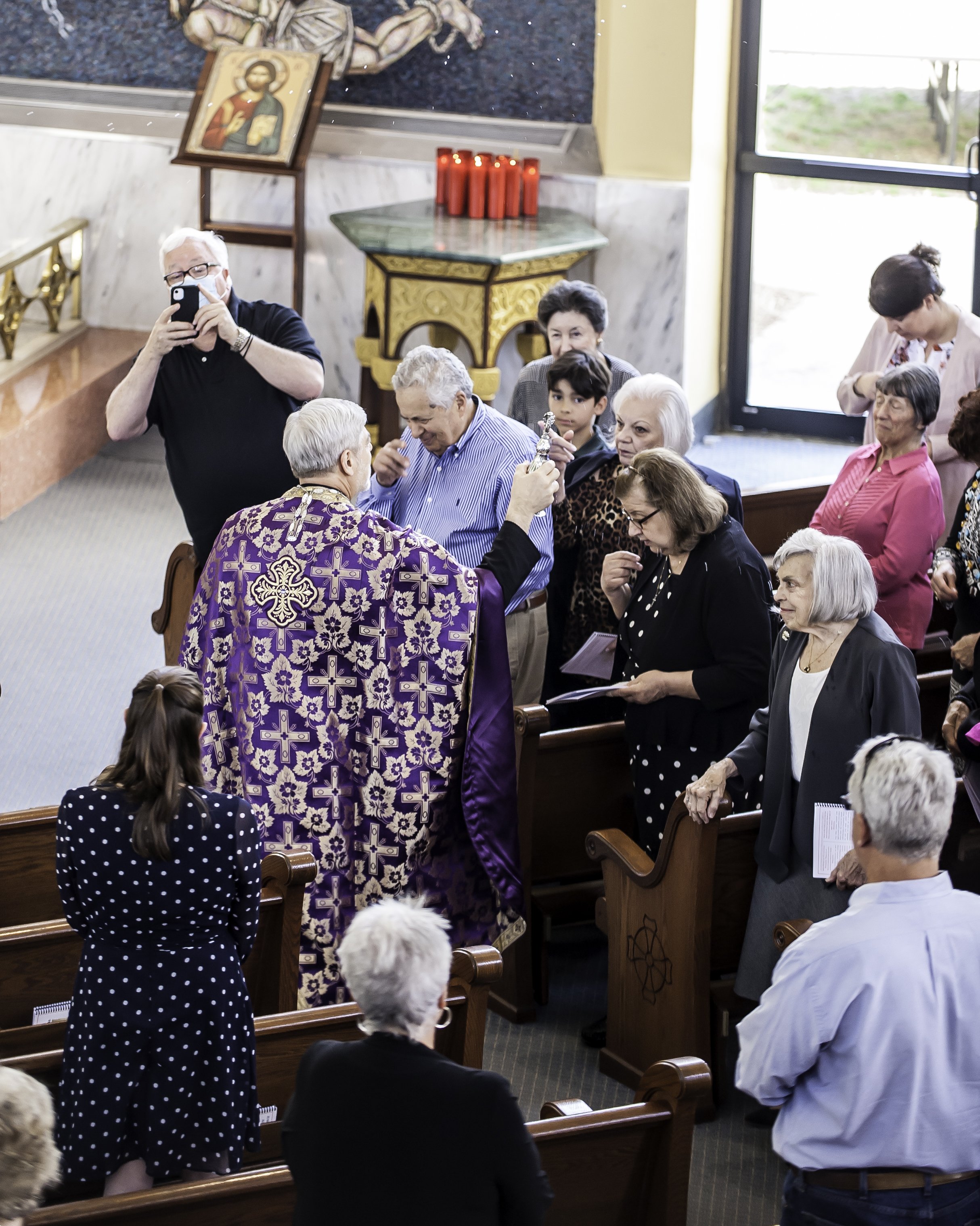 20220422Lamentations-Epitaphios Service-162.JPG