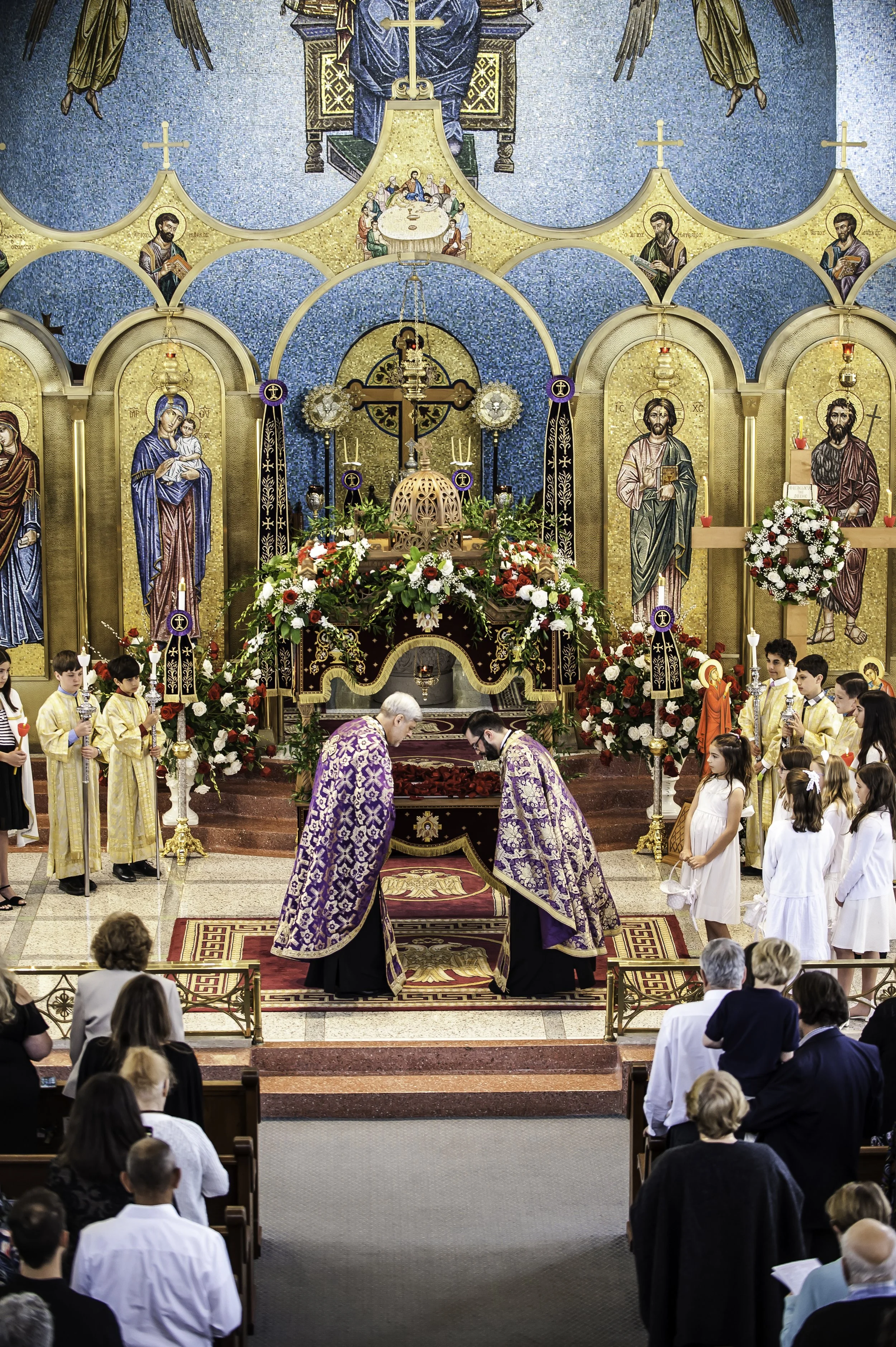 20220422Lamentations-Epitaphios Service-168.JPG