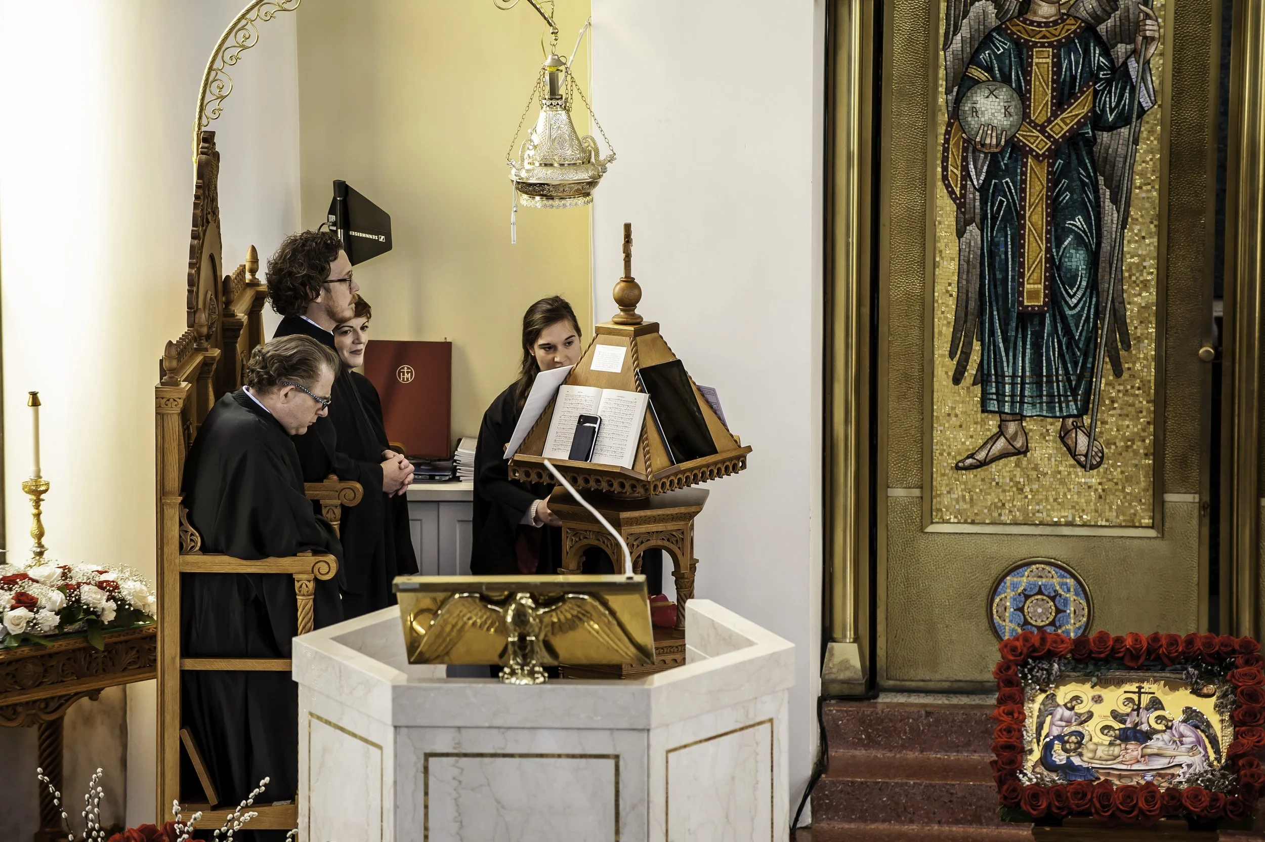 20220422Lamentations-Epitaphios Service-190.JPG