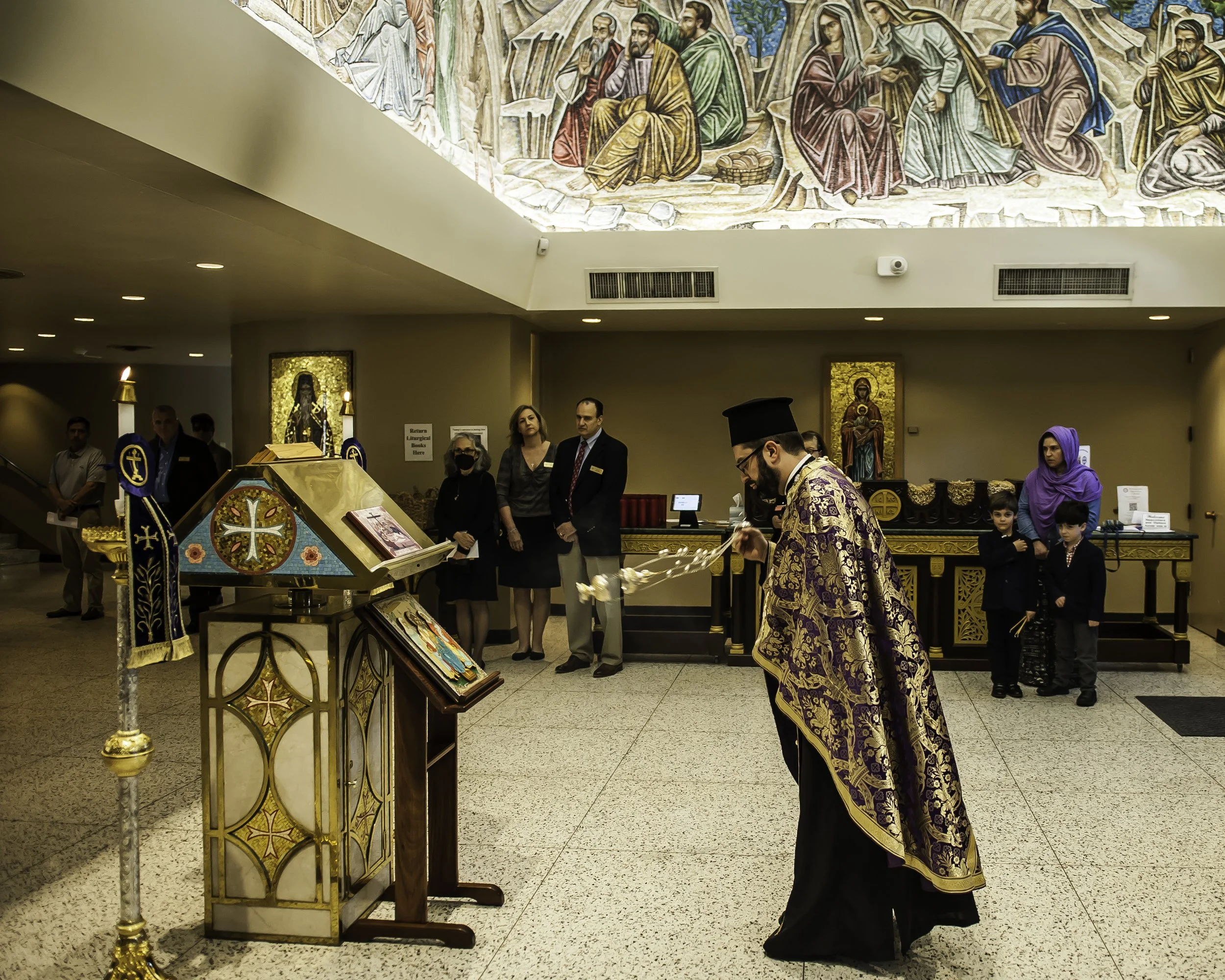 20220422Lamentations-Epitaphios Service-421.JPG