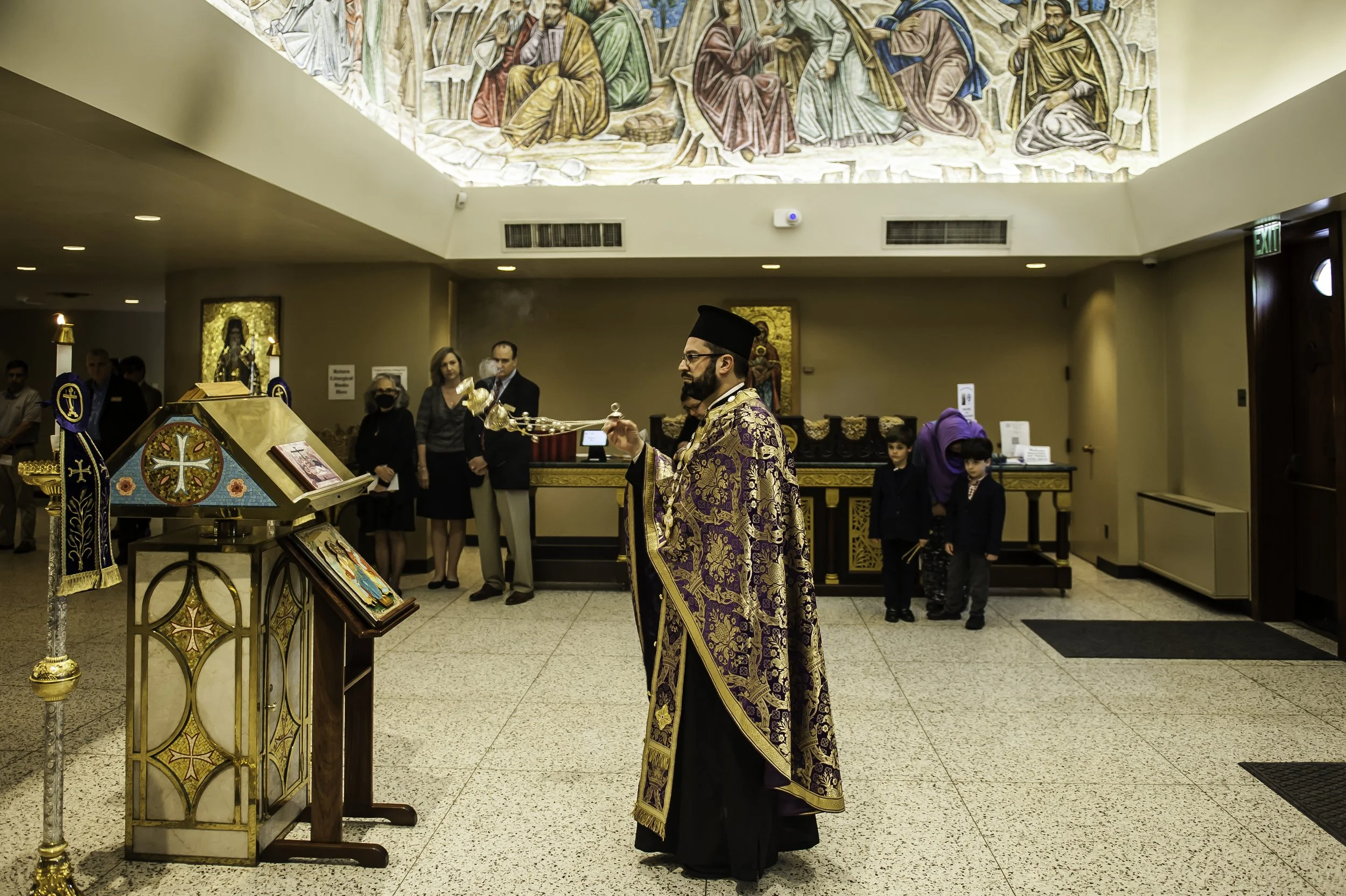 20220422Lamentations-Epitaphios Service-423.JPG