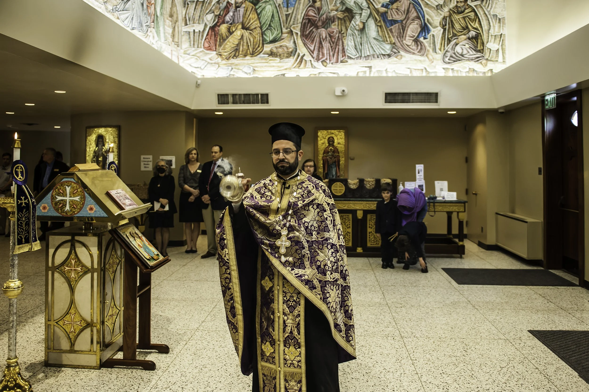 20220422Lamentations-Epitaphios Service-425.JPG