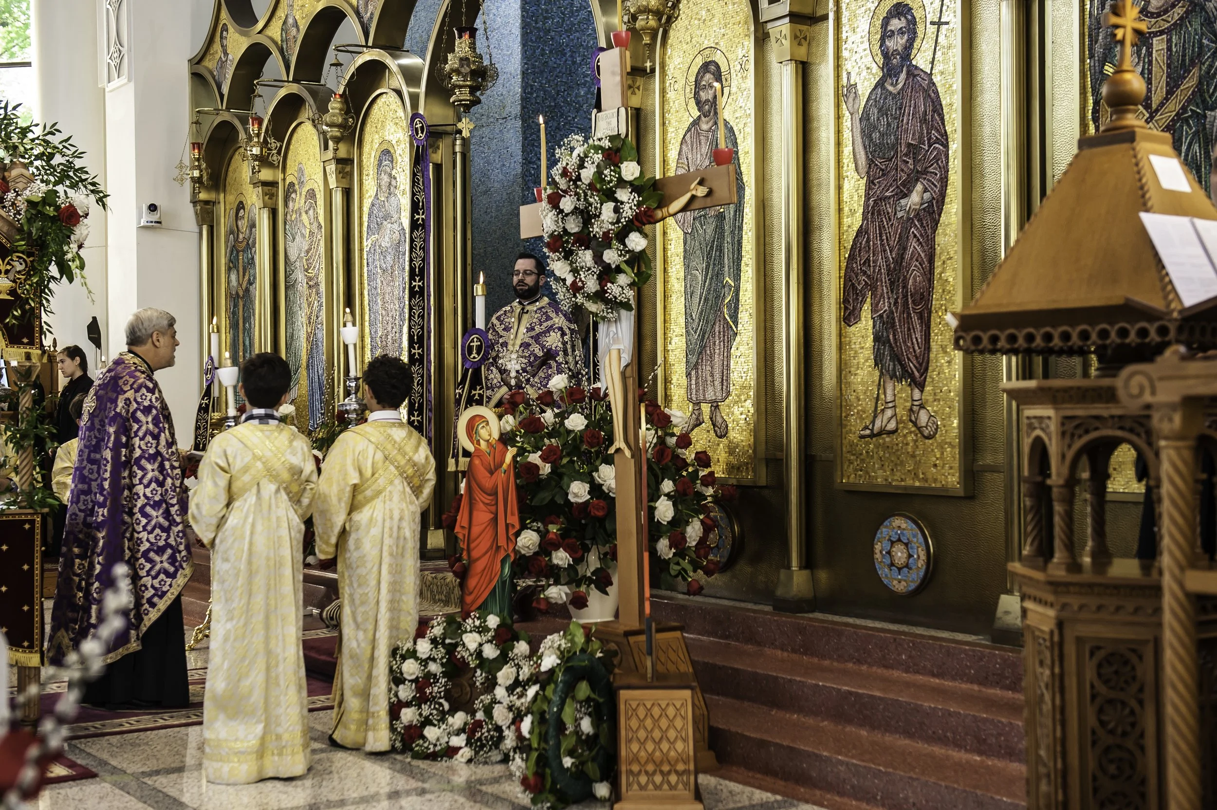 20220422Lamentations-Epitaphios Service-432.JPG