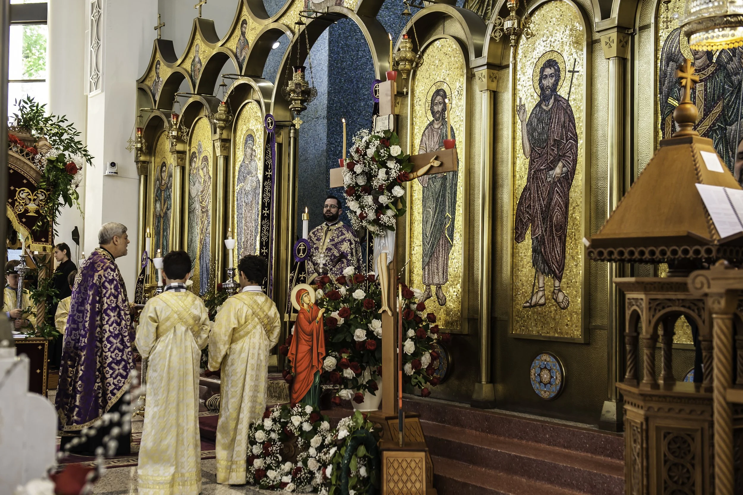 20220422Lamentations-Epitaphios Service-434.JPG