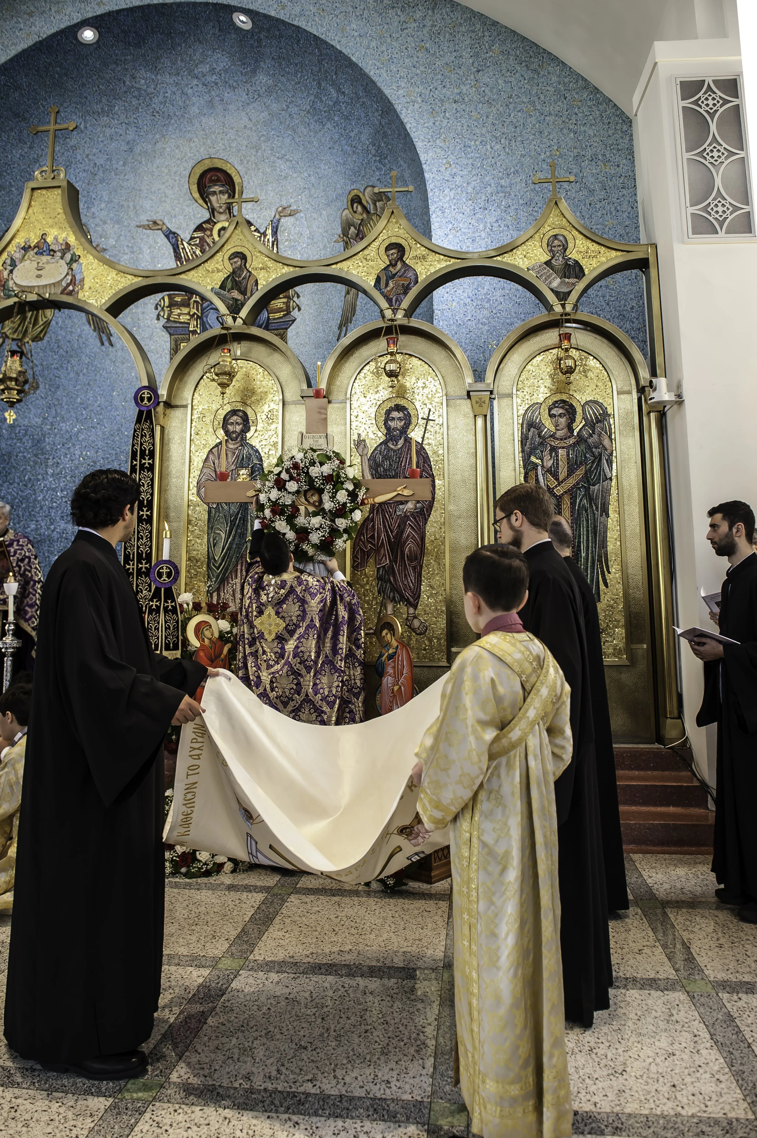 20220422Lamentations-Epitaphios Service-435.JPG