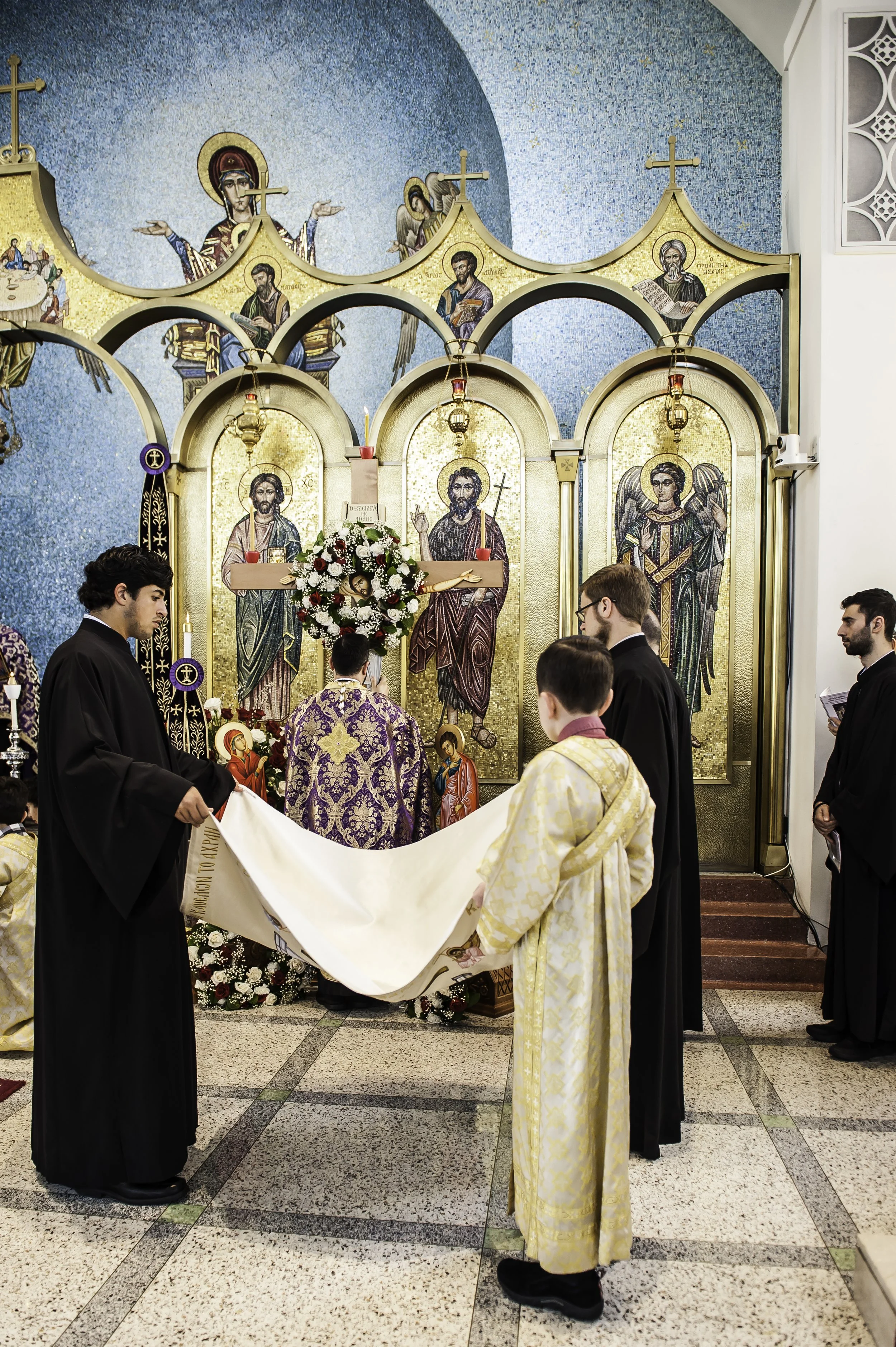 20220422Lamentations-Epitaphios Service-437.JPG