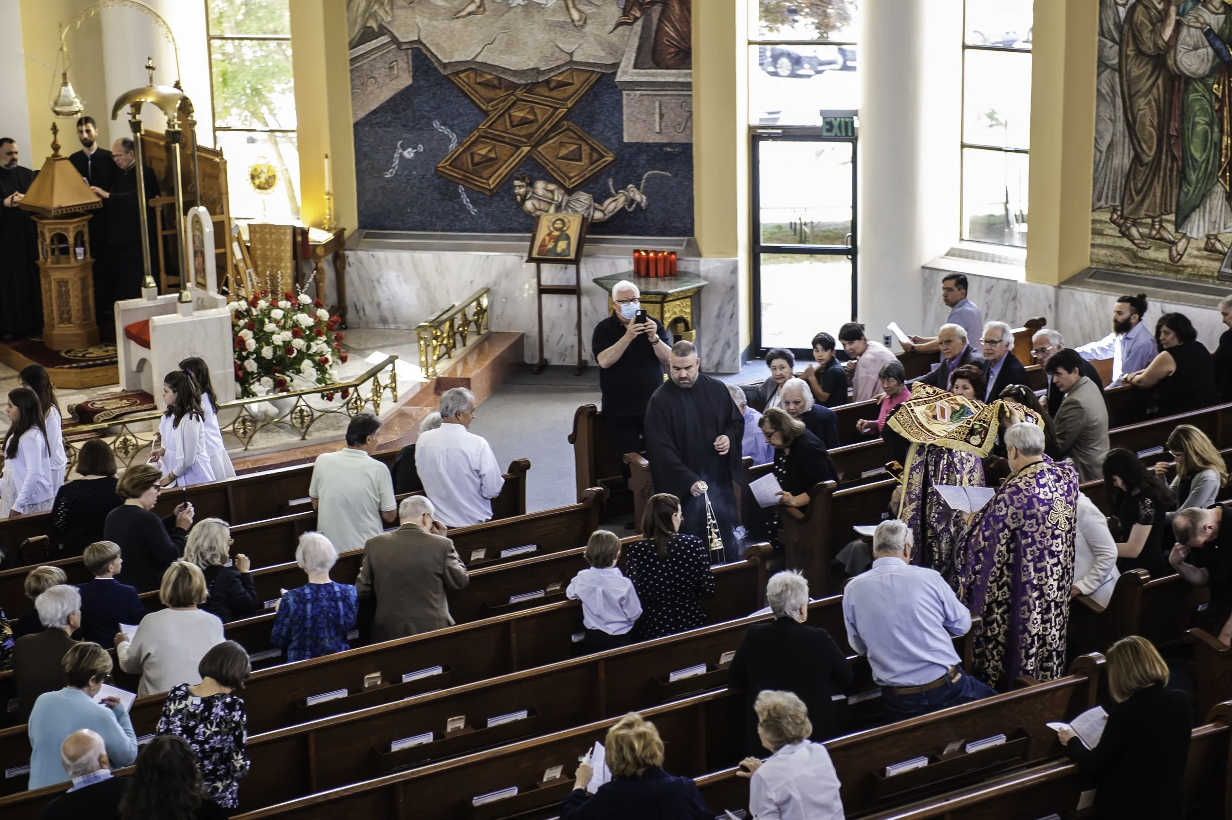 20220422Lamentations-Epitaphios Service-457.JPG