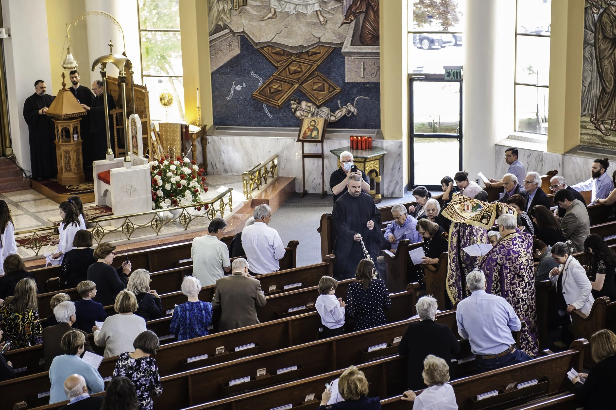 20220422Lamentations-Epitaphios Service-458.JPG