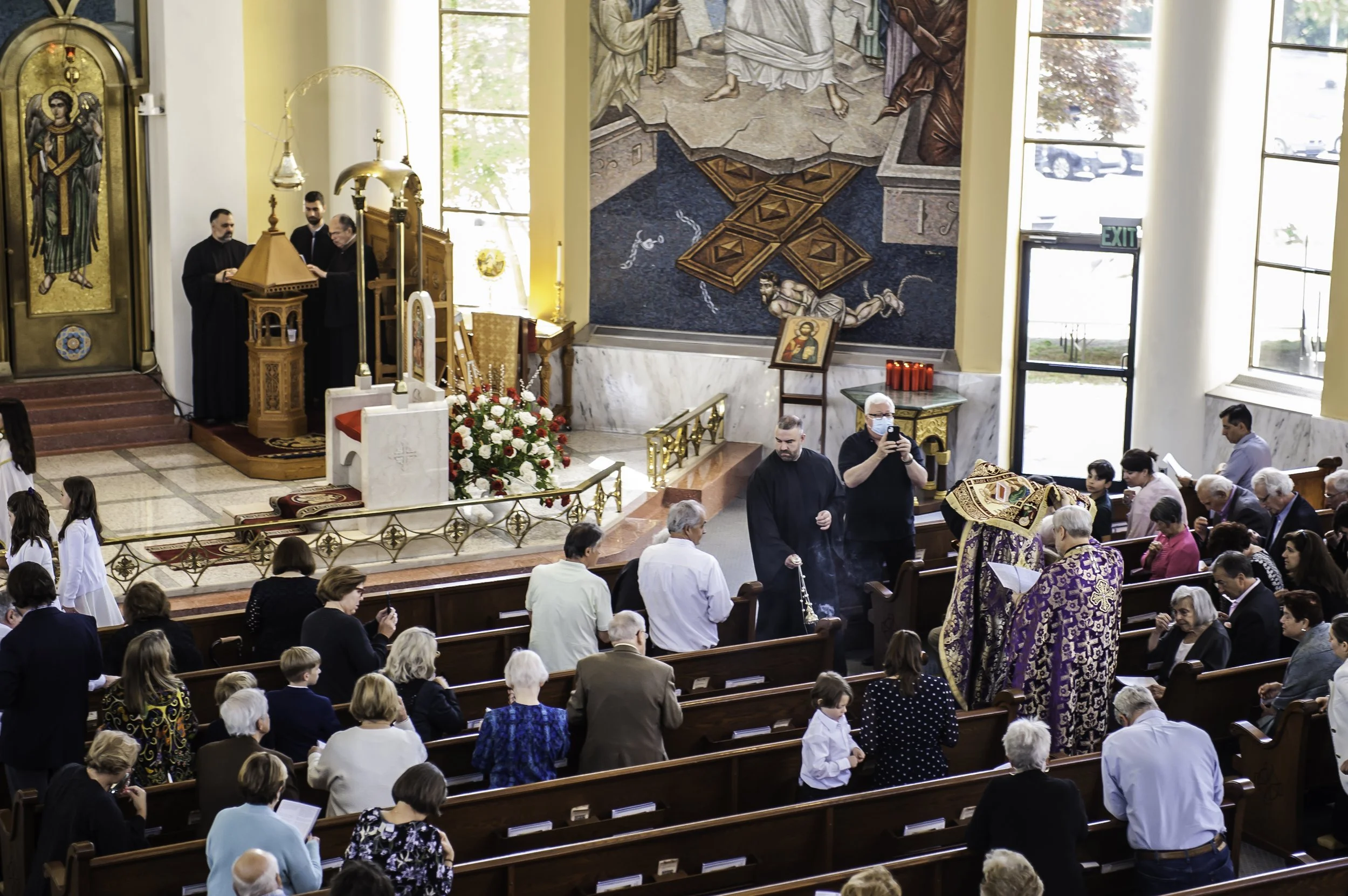 20220422Lamentations-Epitaphios Service-459.JPG